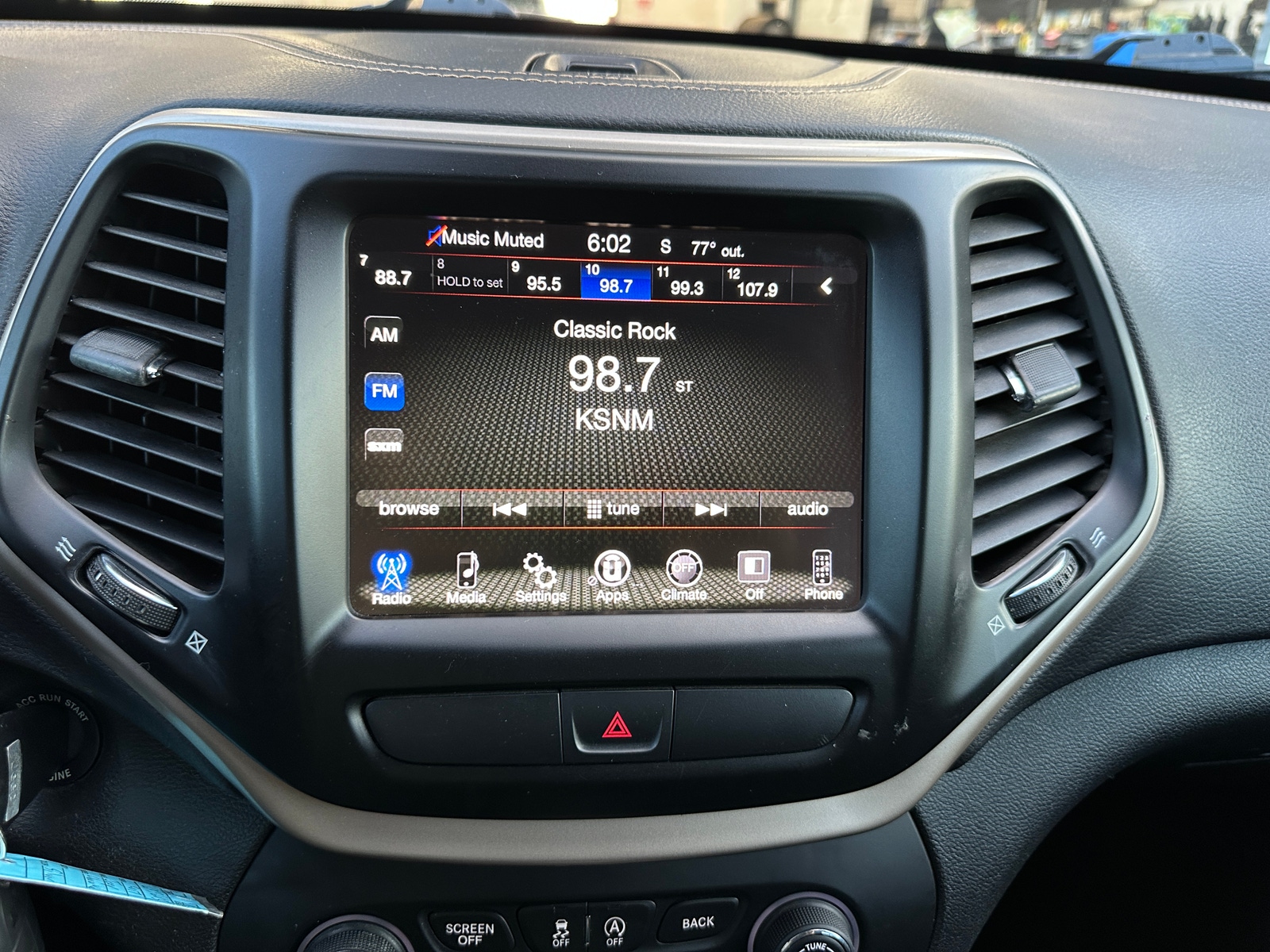 Thumbnail: 2017 Jeep Cherokee - 4