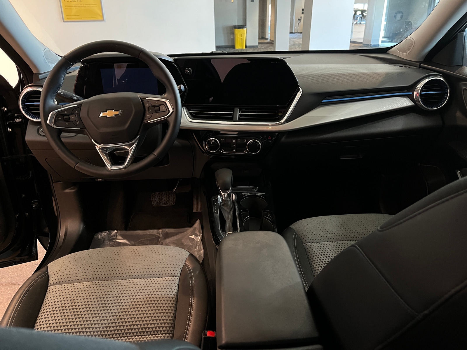 Thumbnail: 2025 Chevrolet Trax - 3