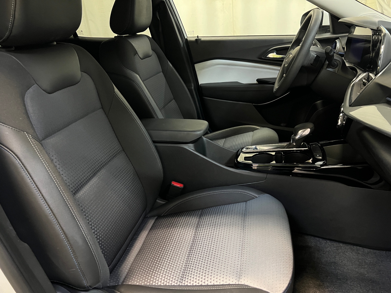 Thumbnail: 2025 Chevrolet Trax - 2