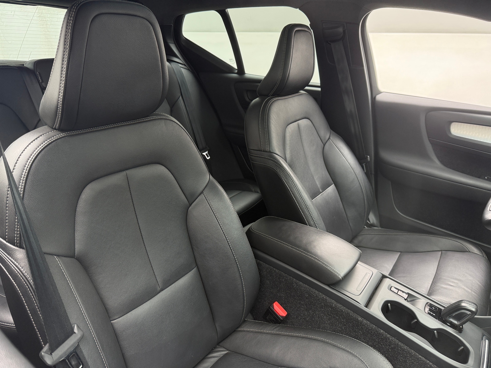 Thumbnail: 2020 Volvo XC40 - 2