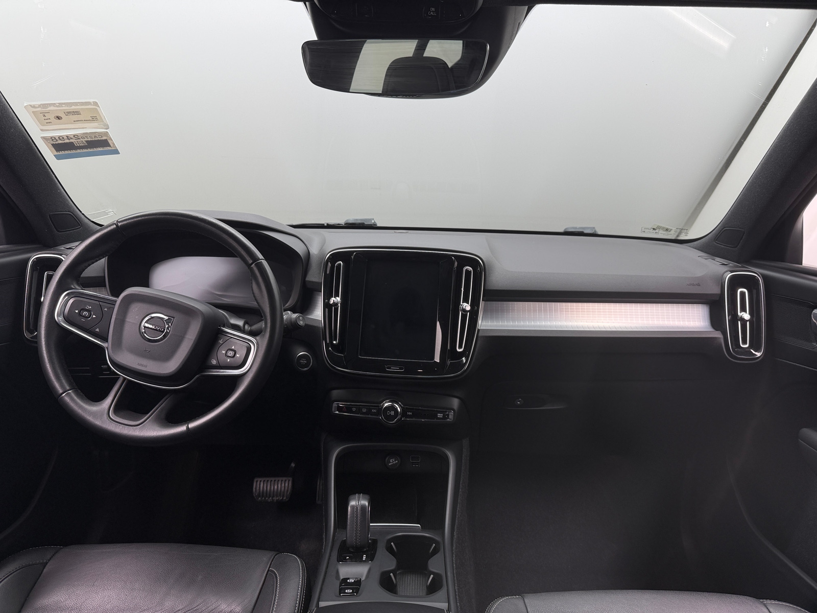 Thumbnail: 2020 Volvo XC40 - 3