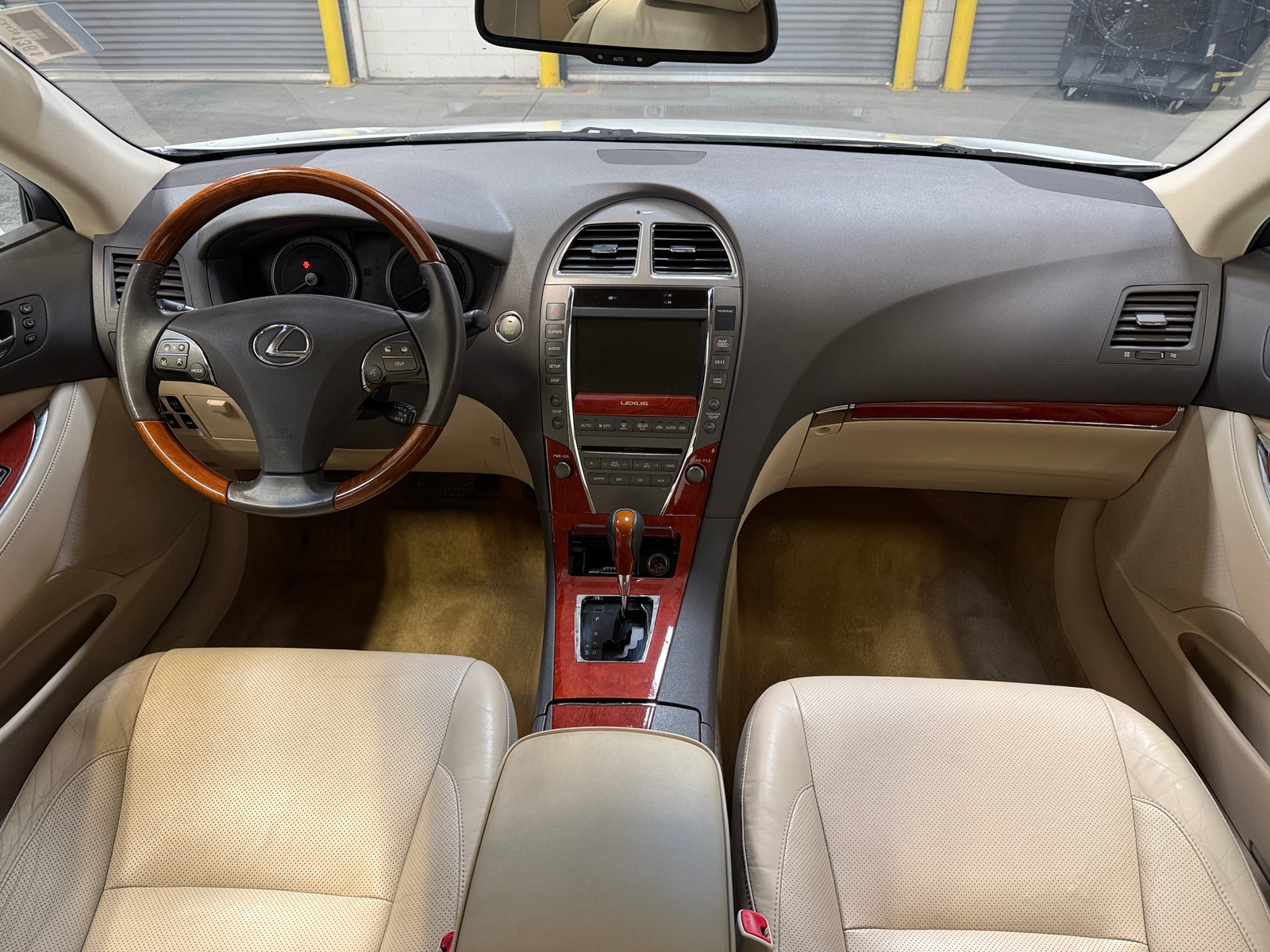 Thumbnail: 2011 Lexus ES - 2