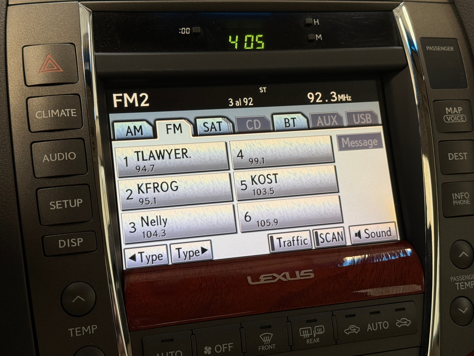 Thumbnail: 2011 Lexus ES - 3