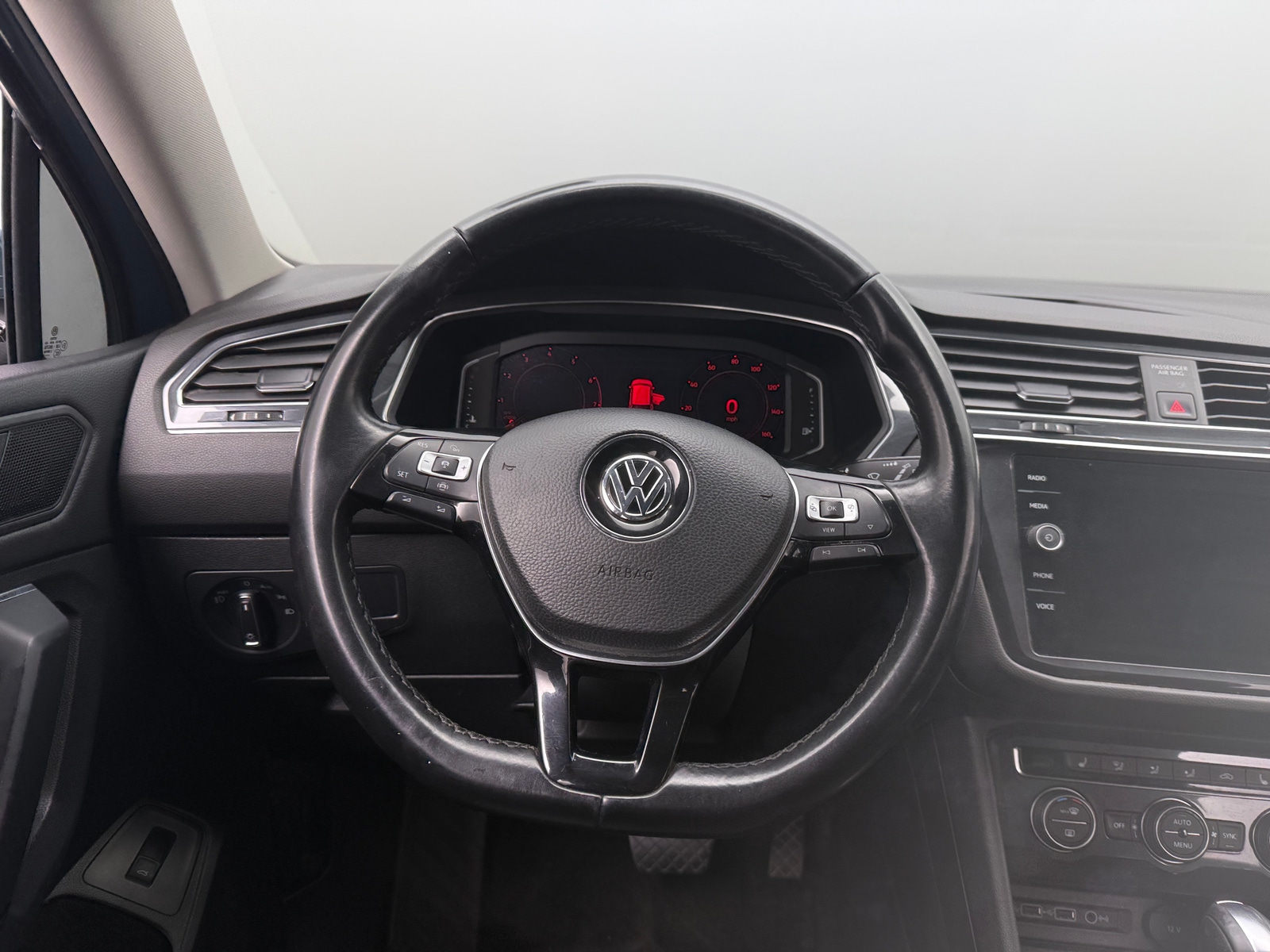 Thumbnail: 2019 Volkswagen Tiguan - 4