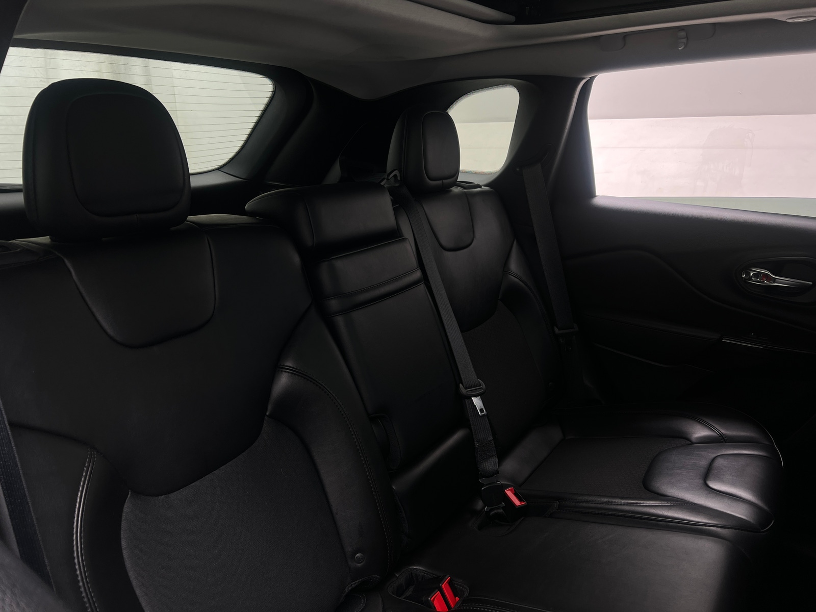 Thumbnail: 2019 Jeep Cherokee - 6