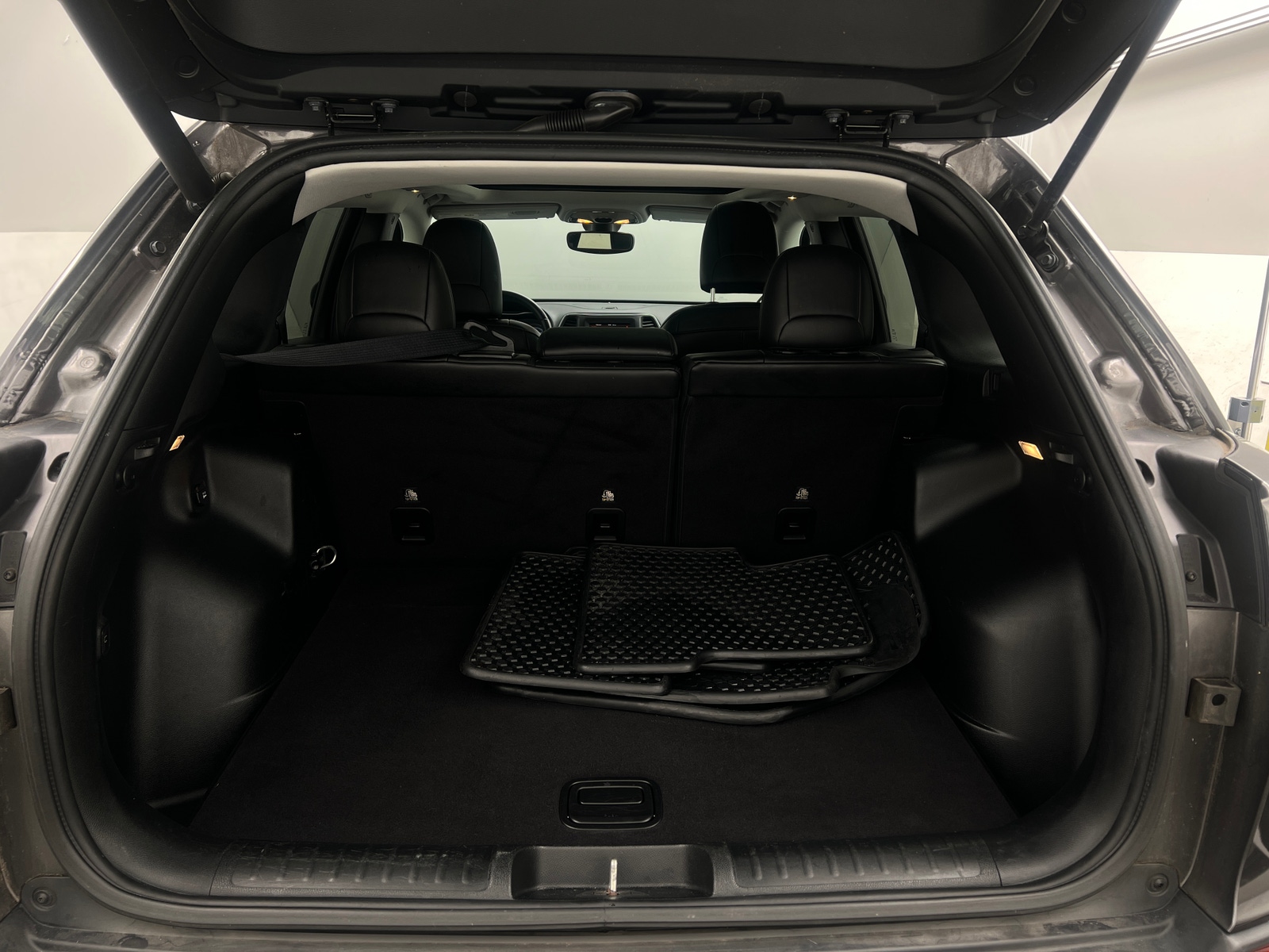 Thumbnail: 2019 Jeep Cherokee - 7