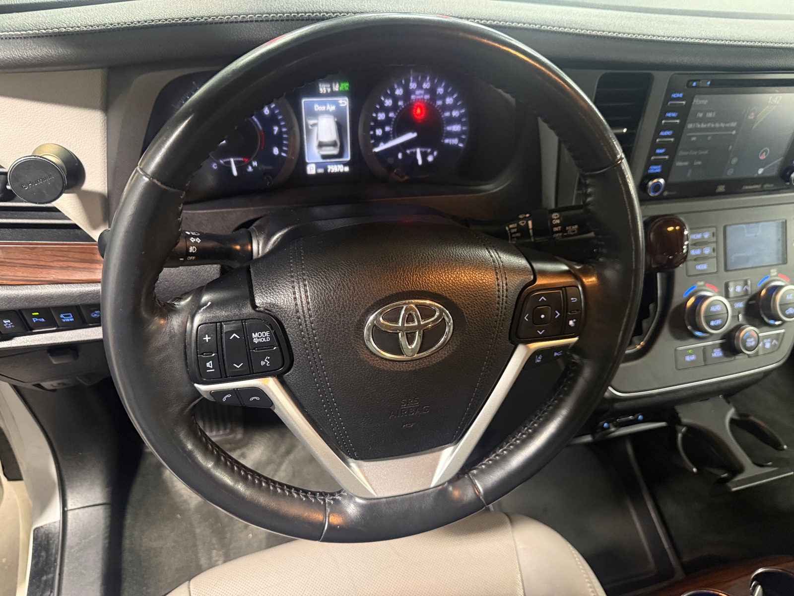 Thumbnail: 2019 Toyota Sienna - 4