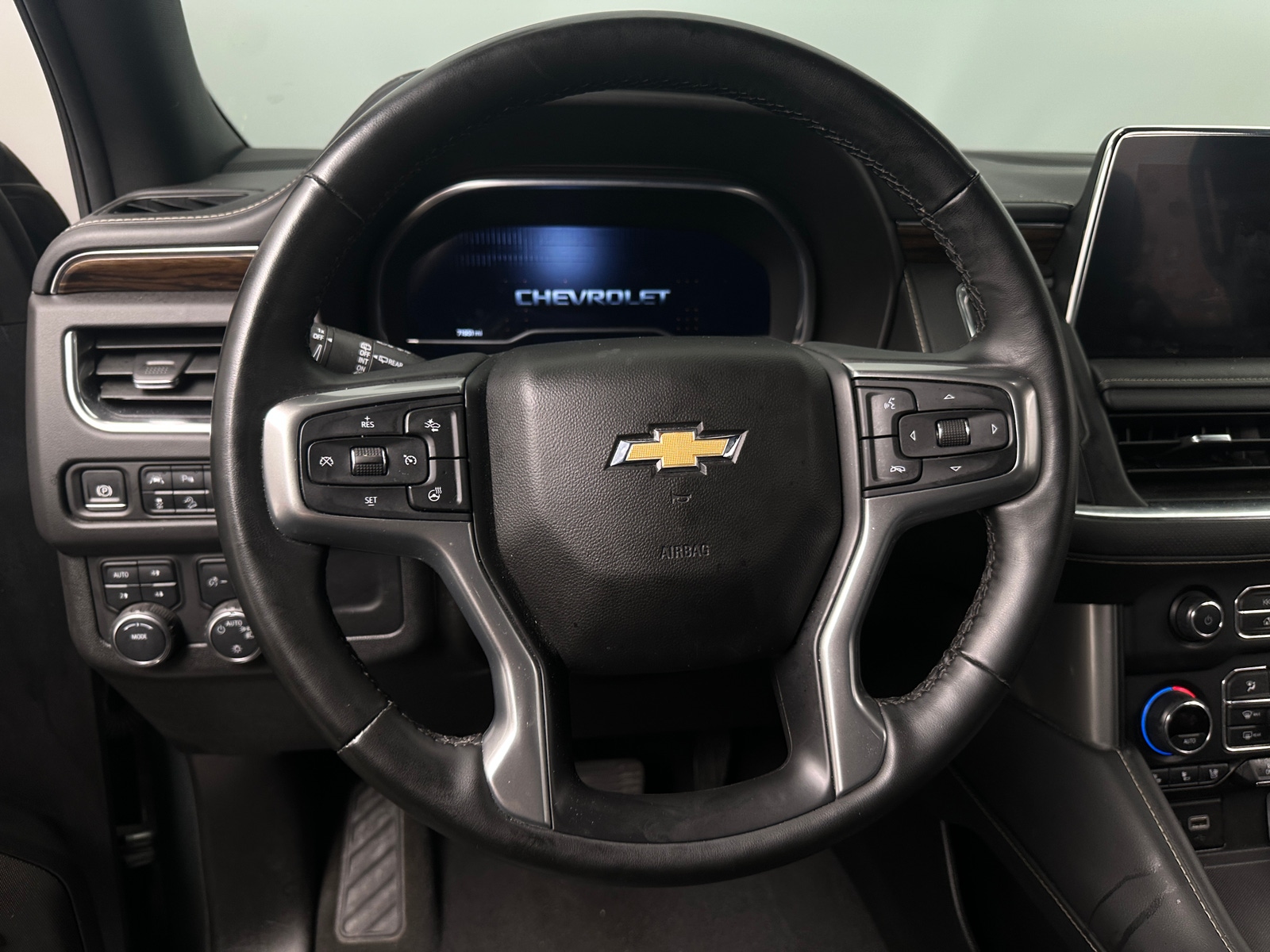 Thumbnail: 2024 Chevrolet Suburban - 4