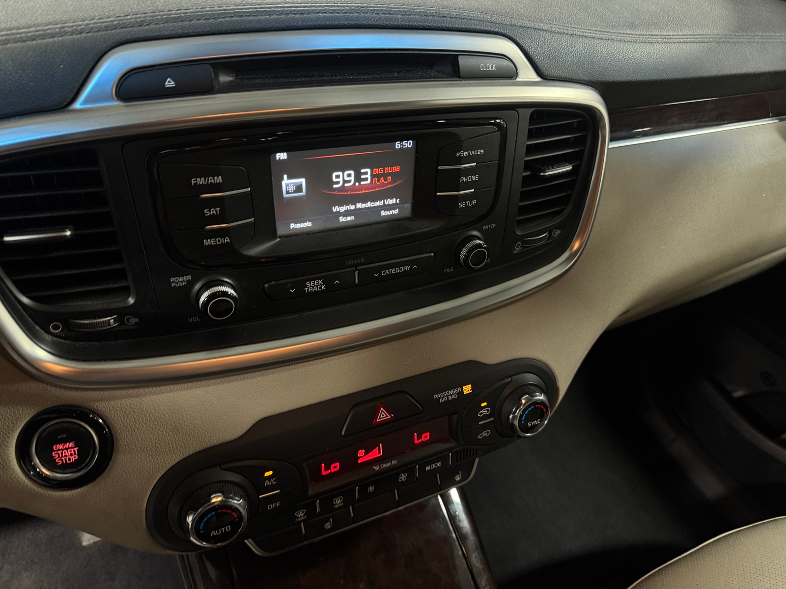 Thumbnail: 2016 Kia Sorento - 3