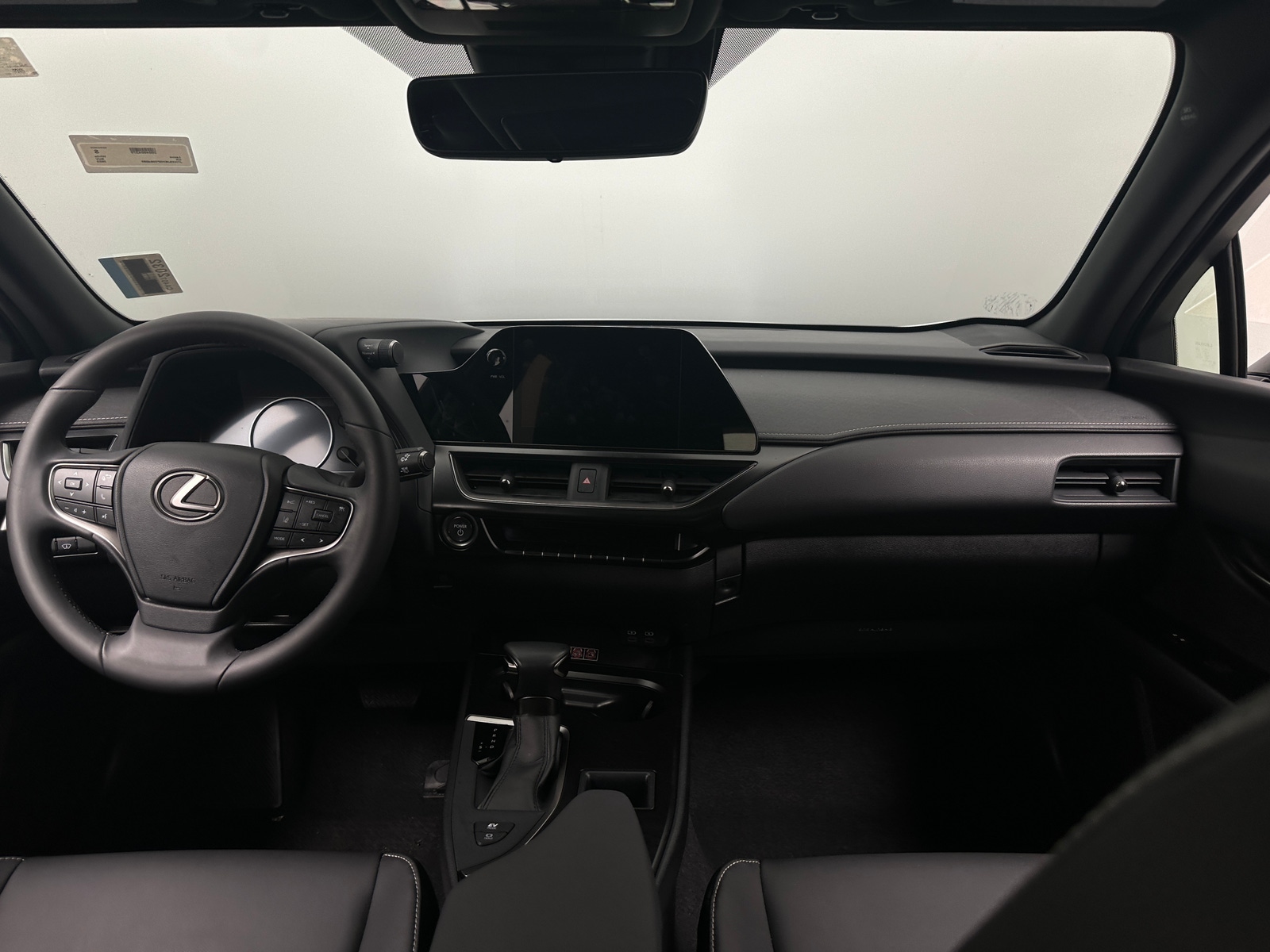 Thumbnail: 2023 Lexus UX - 2