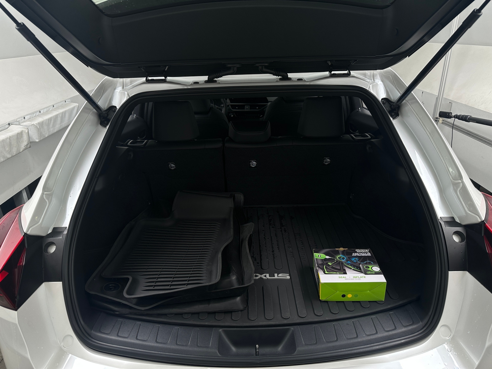 Thumbnail: 2023 Lexus UX - 6