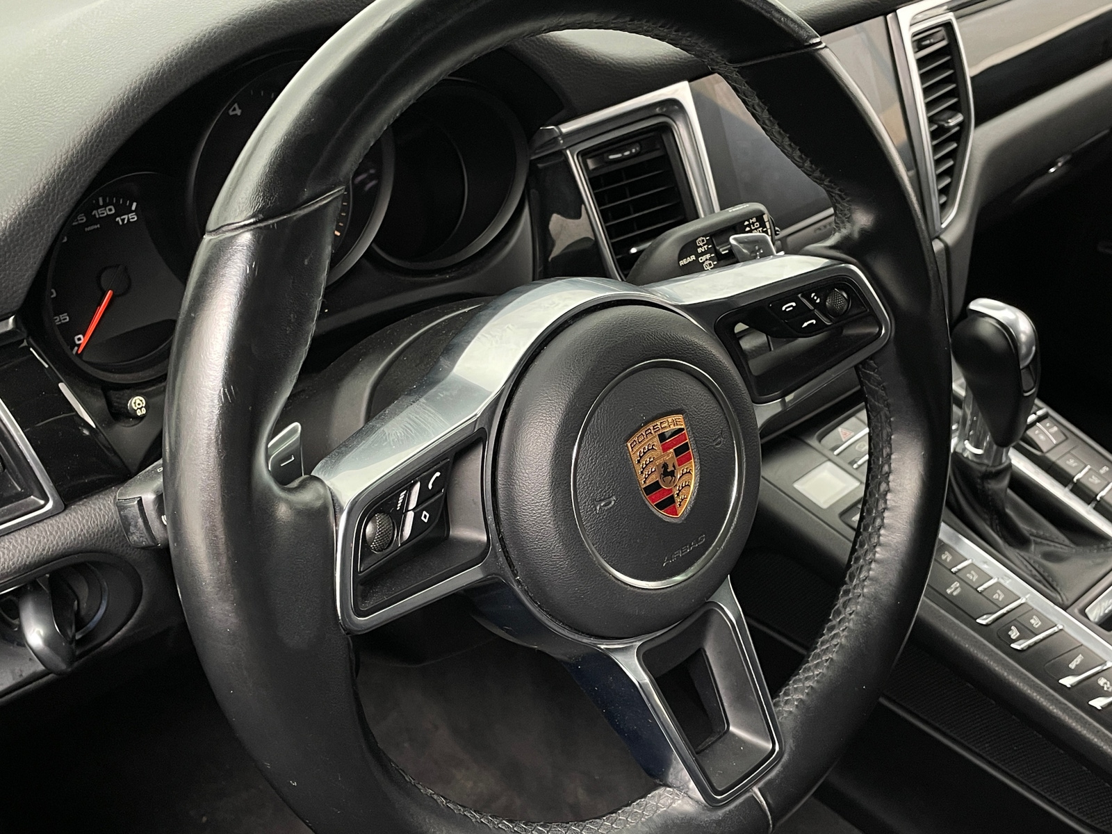 Thumbnail: 2018 Porsche Macan - 4