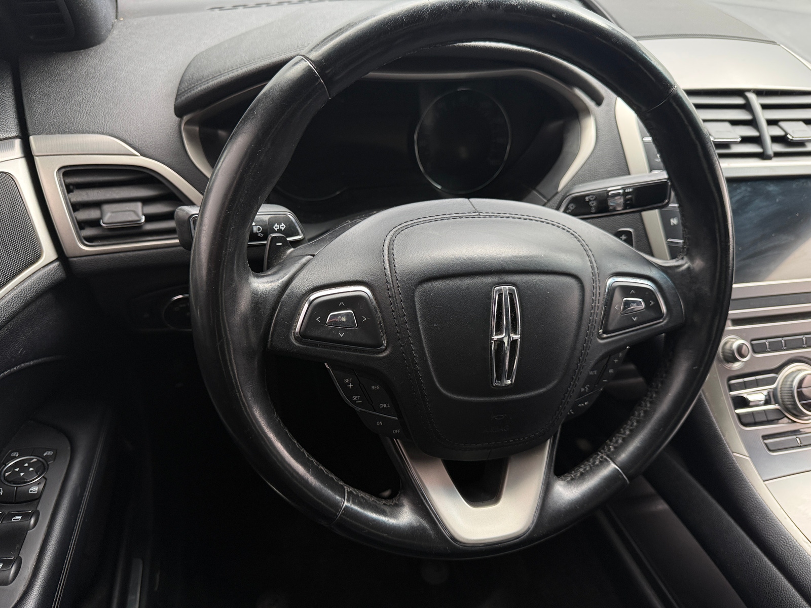 Thumbnail: 2017 Lincoln MKZ - 4