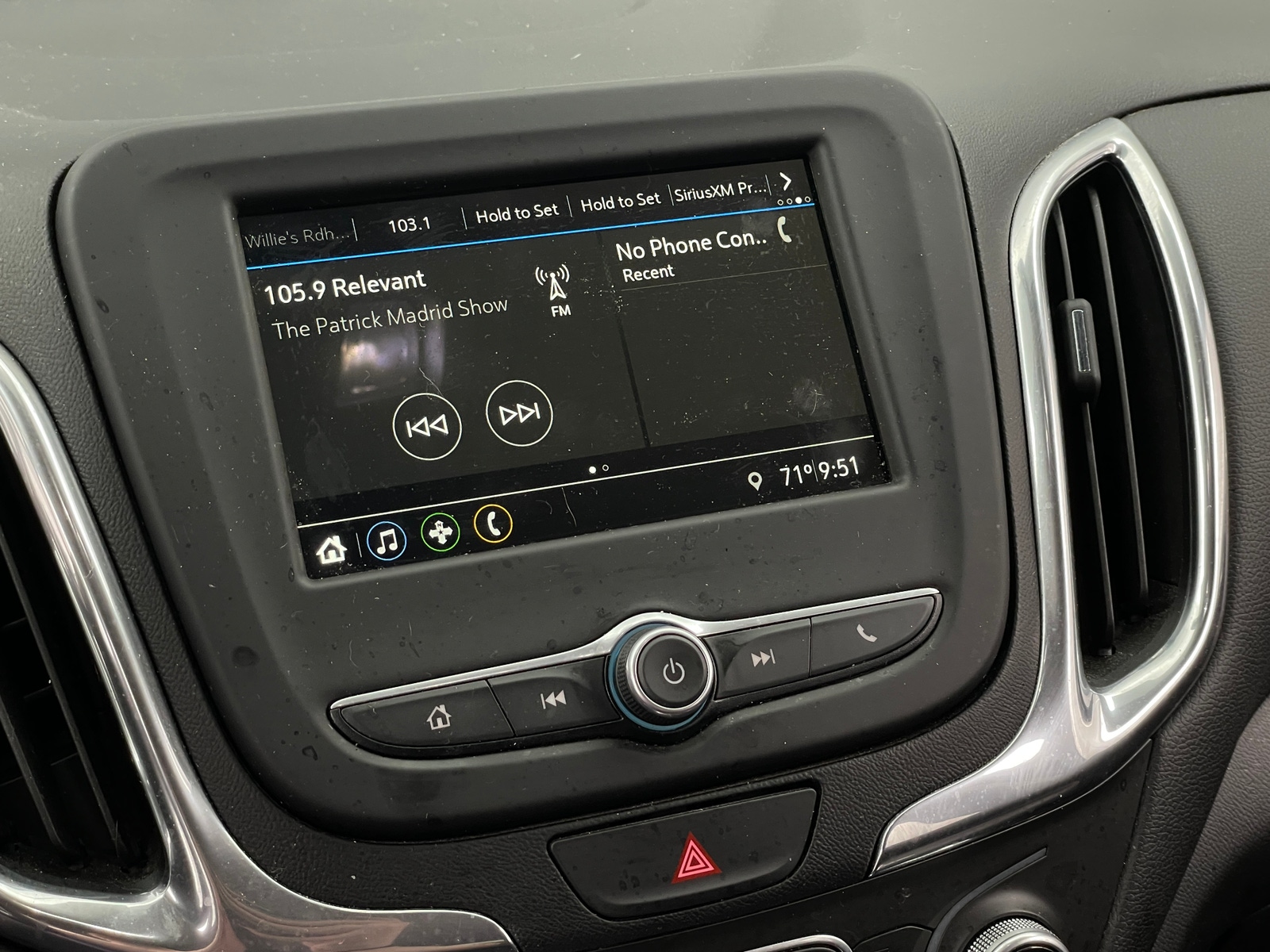 Thumbnail: 2019 Chevrolet Equinox - 4