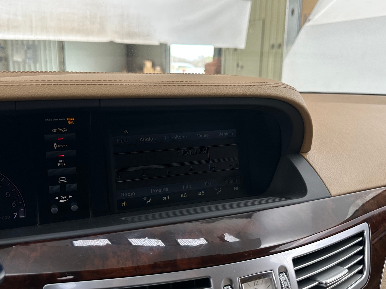 Thumbnail: 2010 Mercedes-Benz S-Class - 3