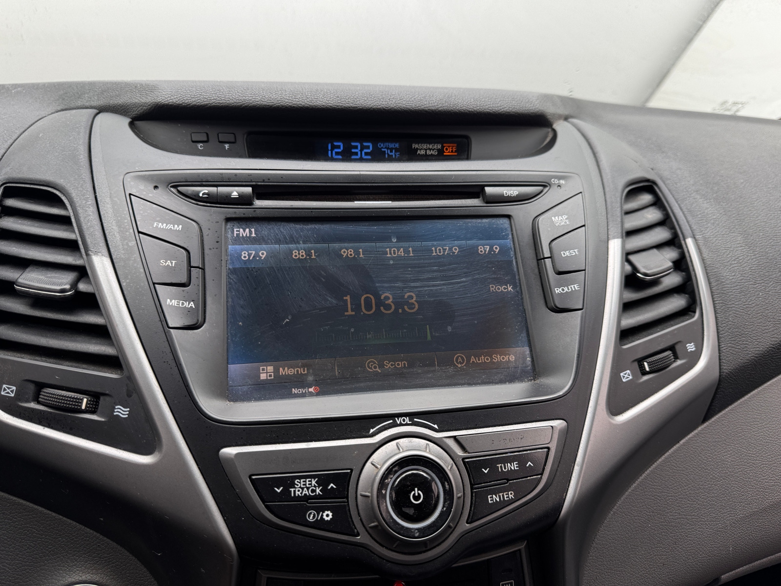 Thumbnail: 2015 Hyundai Elantra - 3