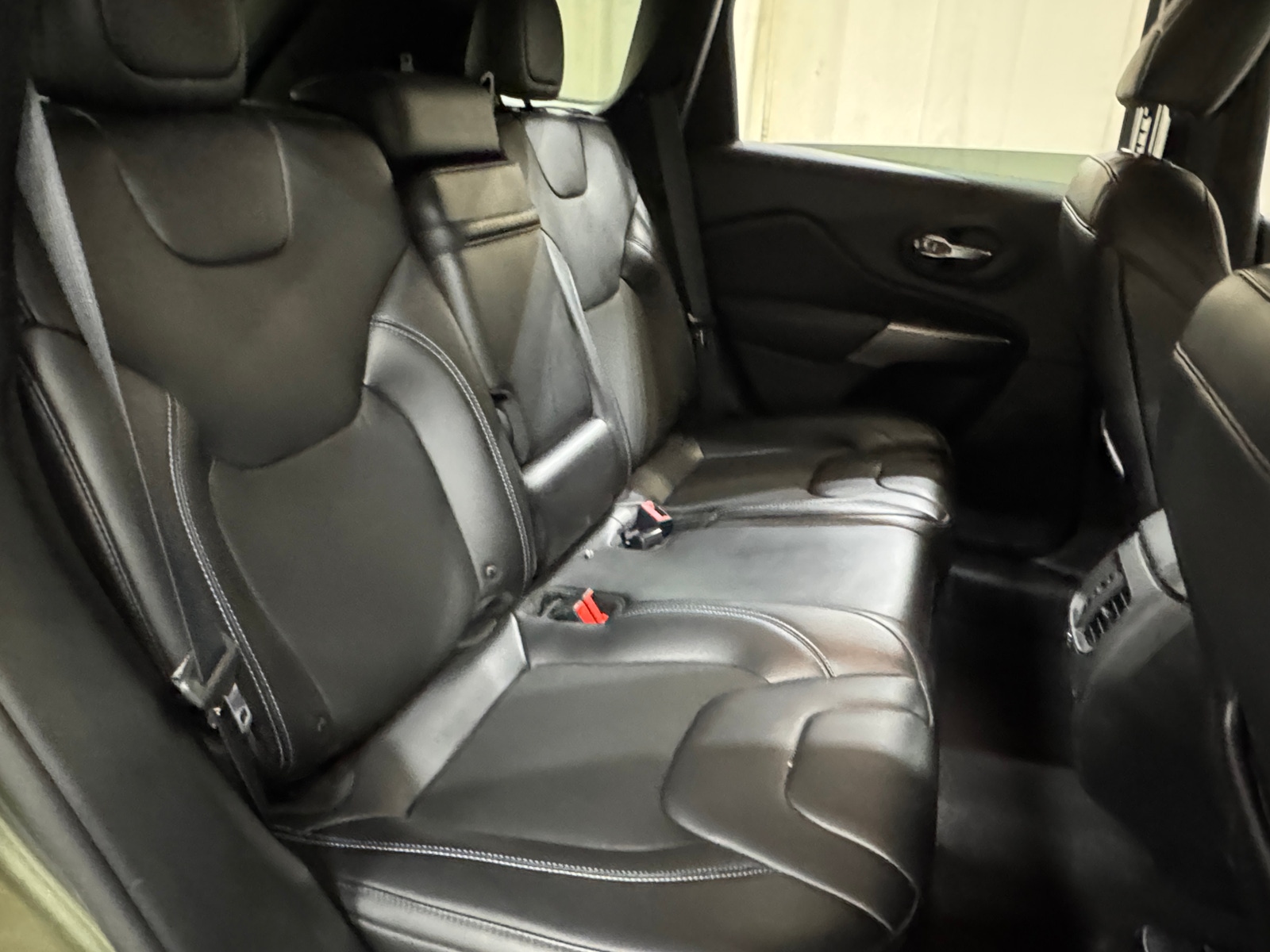 Thumbnail: 2019 Jeep Cherokee - 6