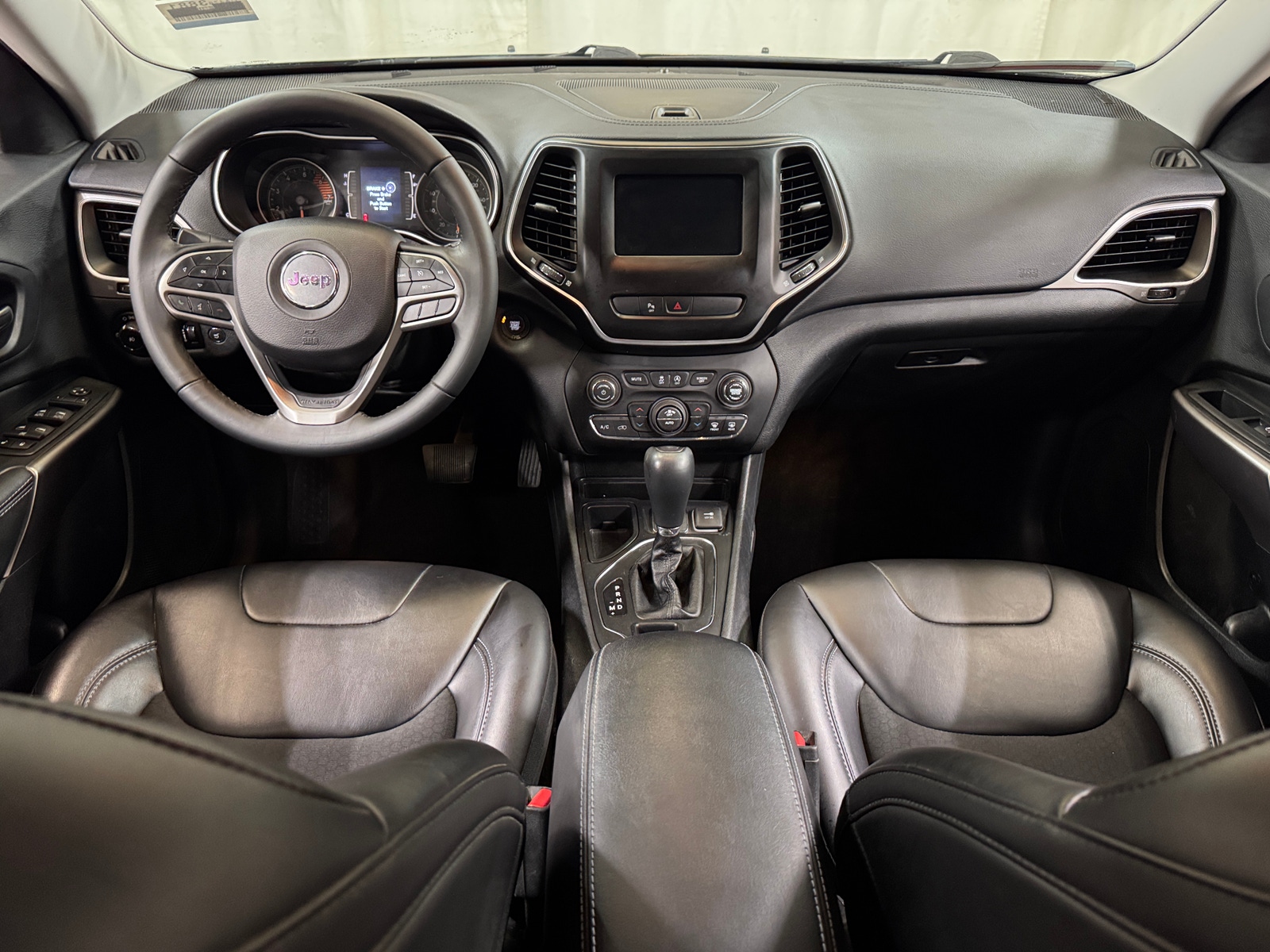 Thumbnail: 2019 Jeep Cherokee - 3