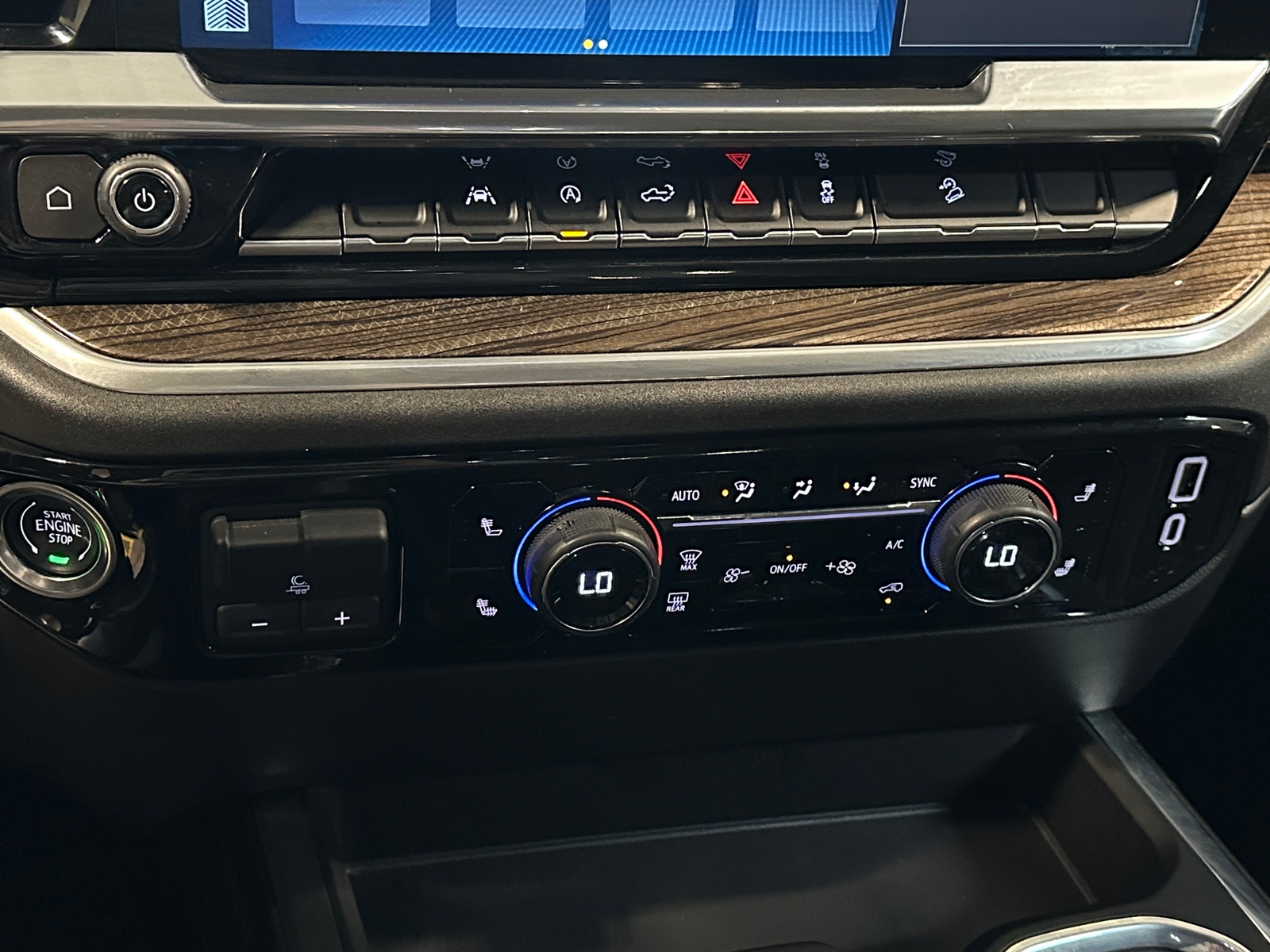 Thumbnail: 2025 Chevrolet Silverado 1500 - 4