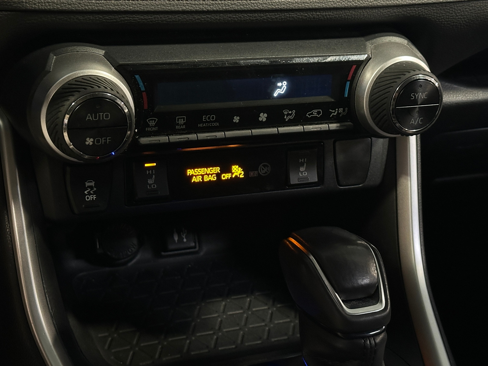 Thumbnail: 2019 Toyota RAV4 - 3