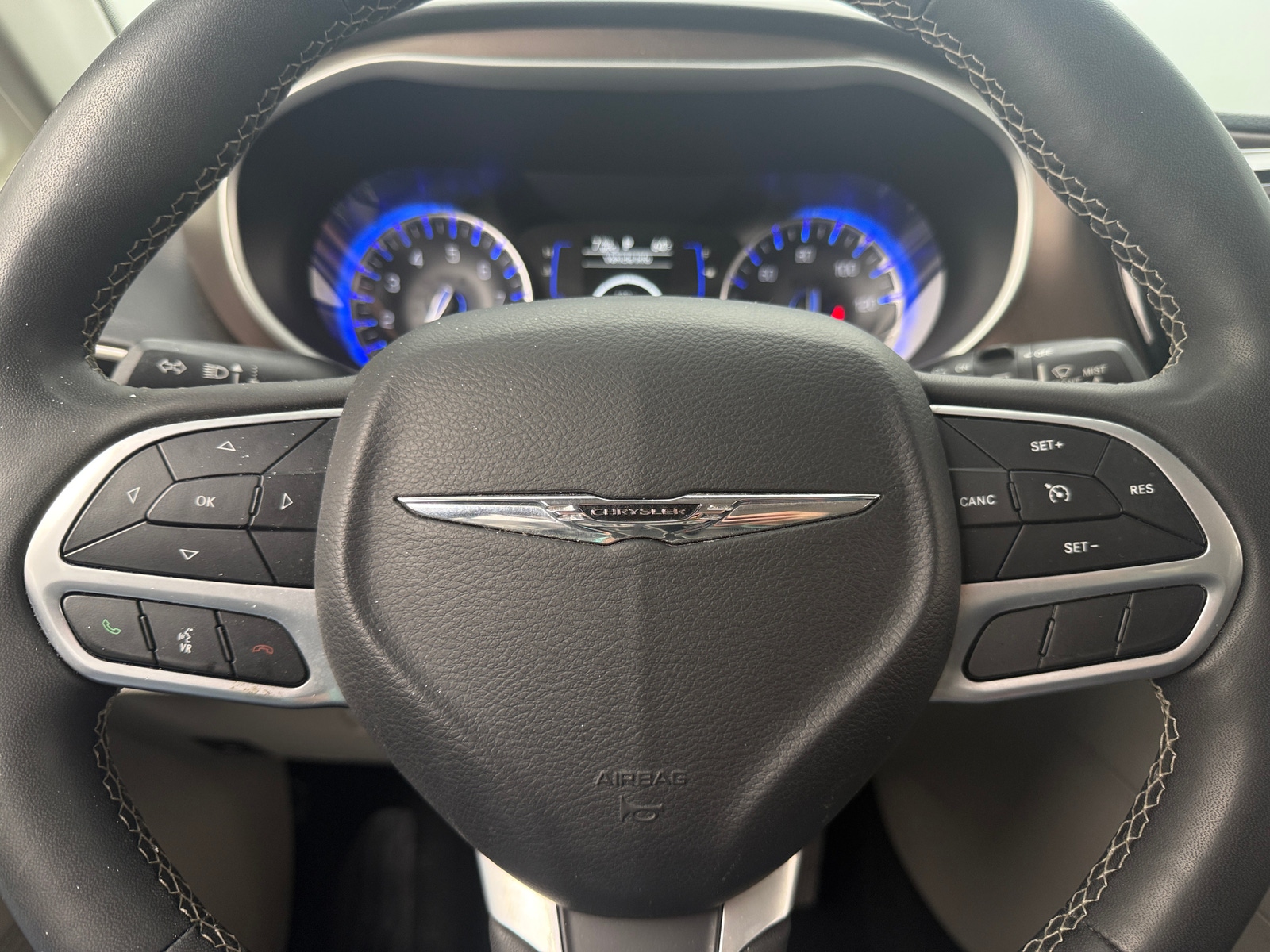 Thumbnail: 2023 Chrysler Voyager - 5