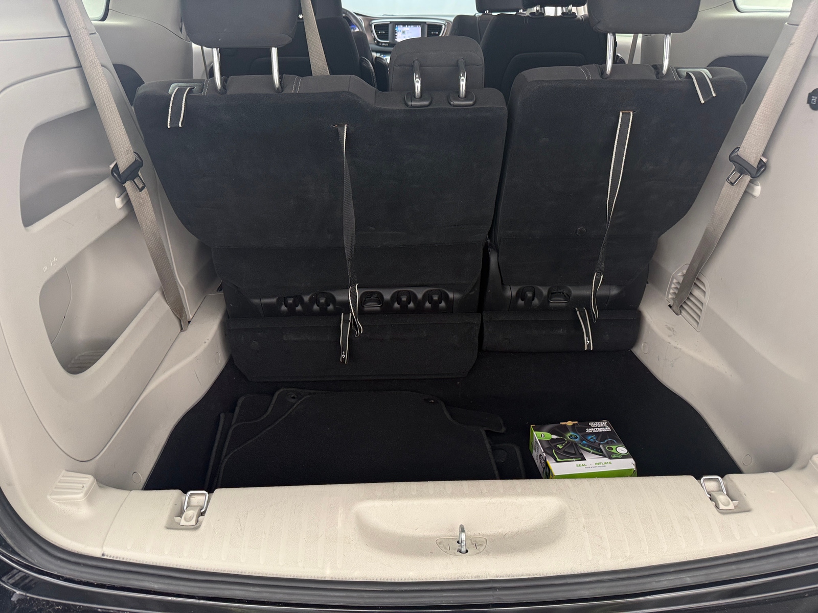 Thumbnail: 2023 Chrysler Voyager - 7