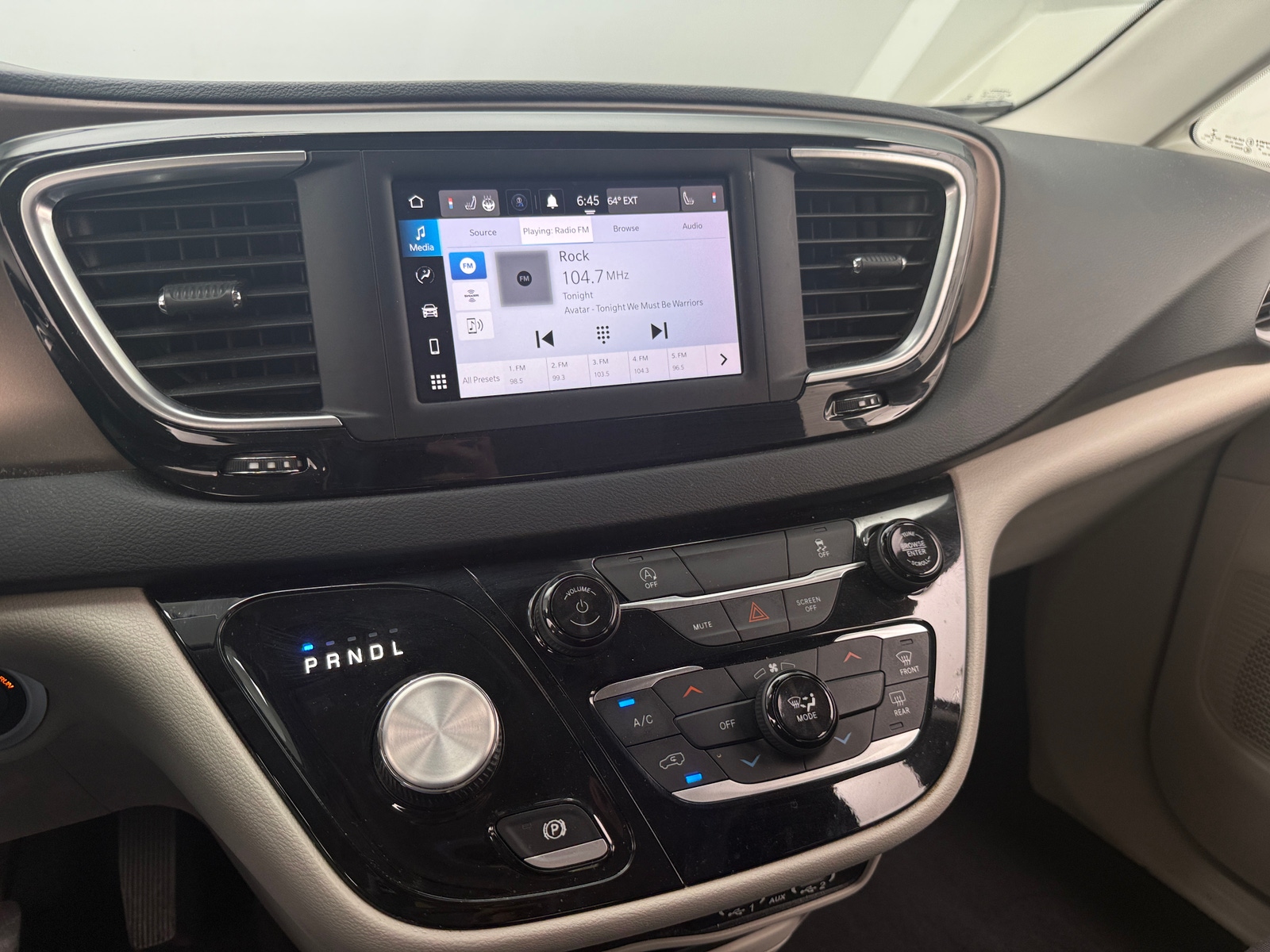 Thumbnail: 2023 Chrysler Voyager - 4