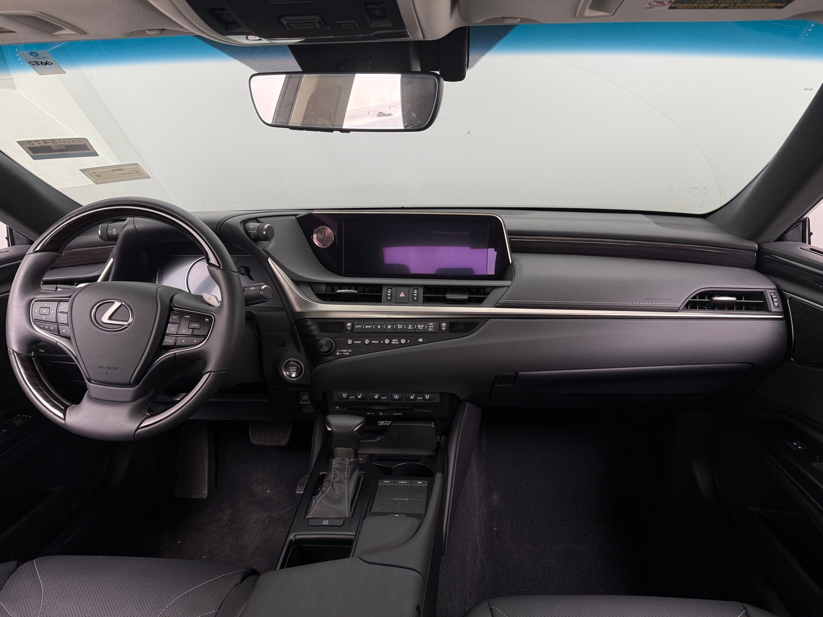 Thumbnail: 2020 Lexus ES - 2