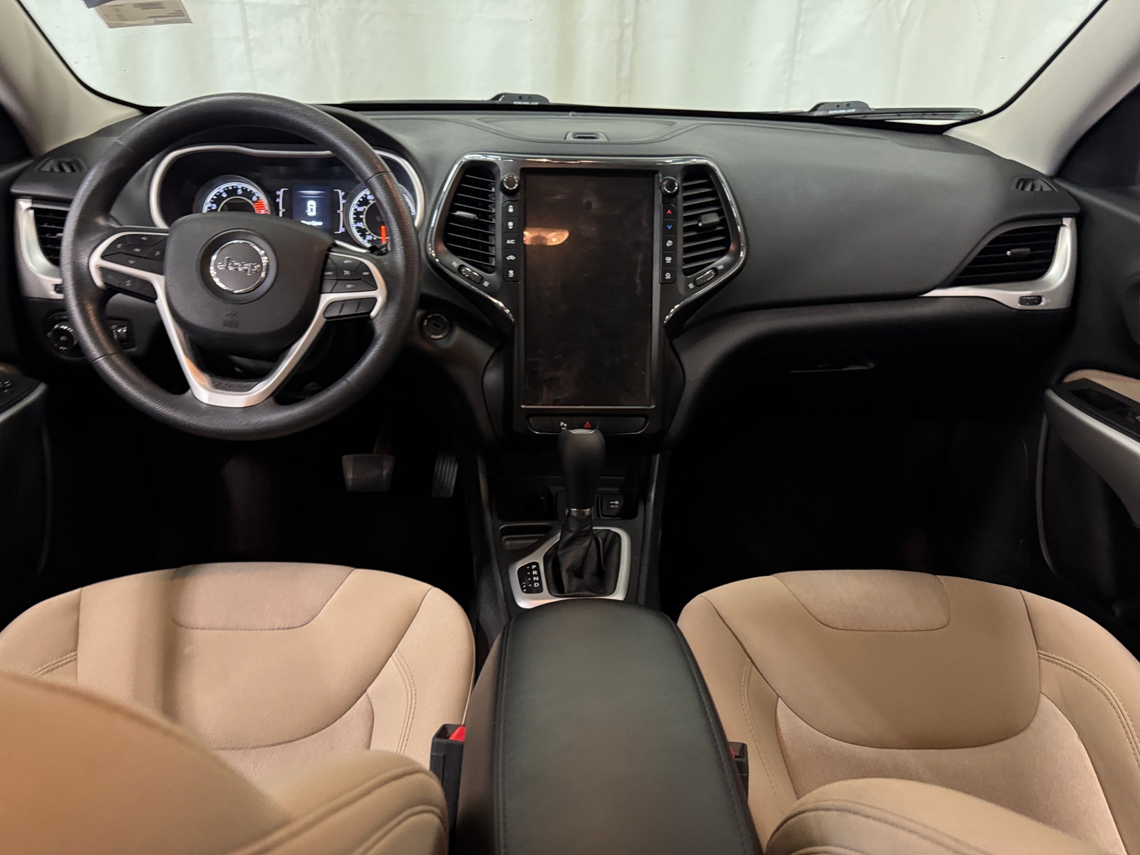 Thumbnail: 2018 Jeep Cherokee - 3