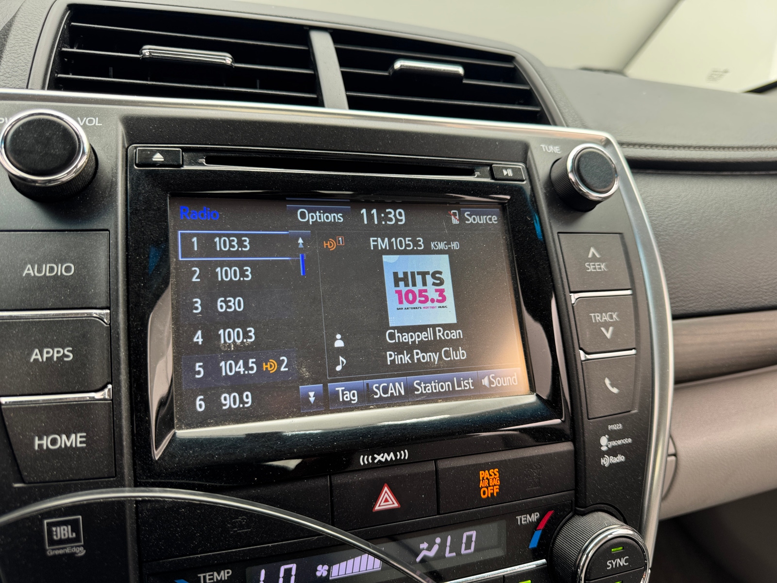 Thumbnail: 2017 Toyota Camry - 4