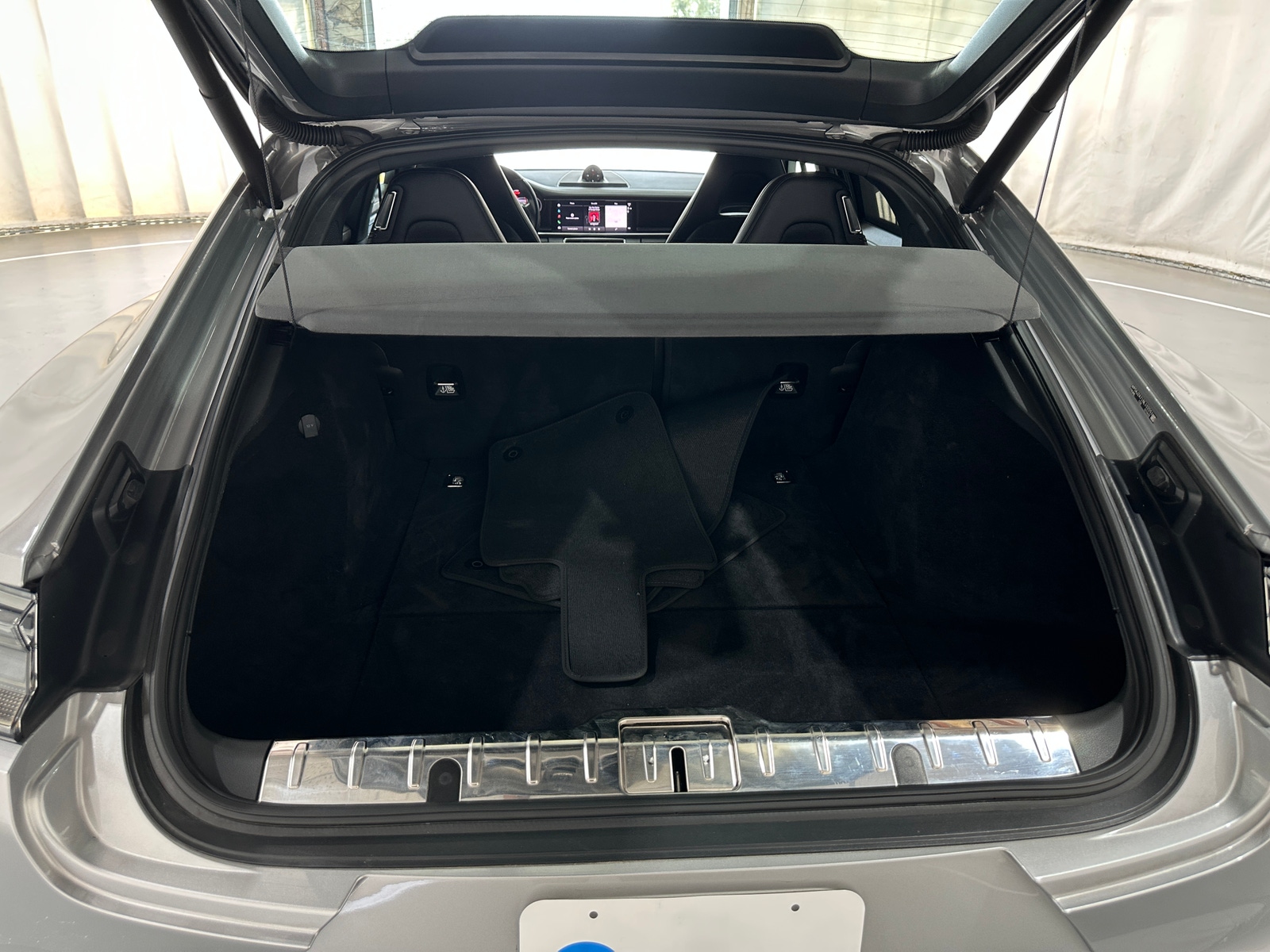 Thumbnail: 2022 Porsche Panamera - 6