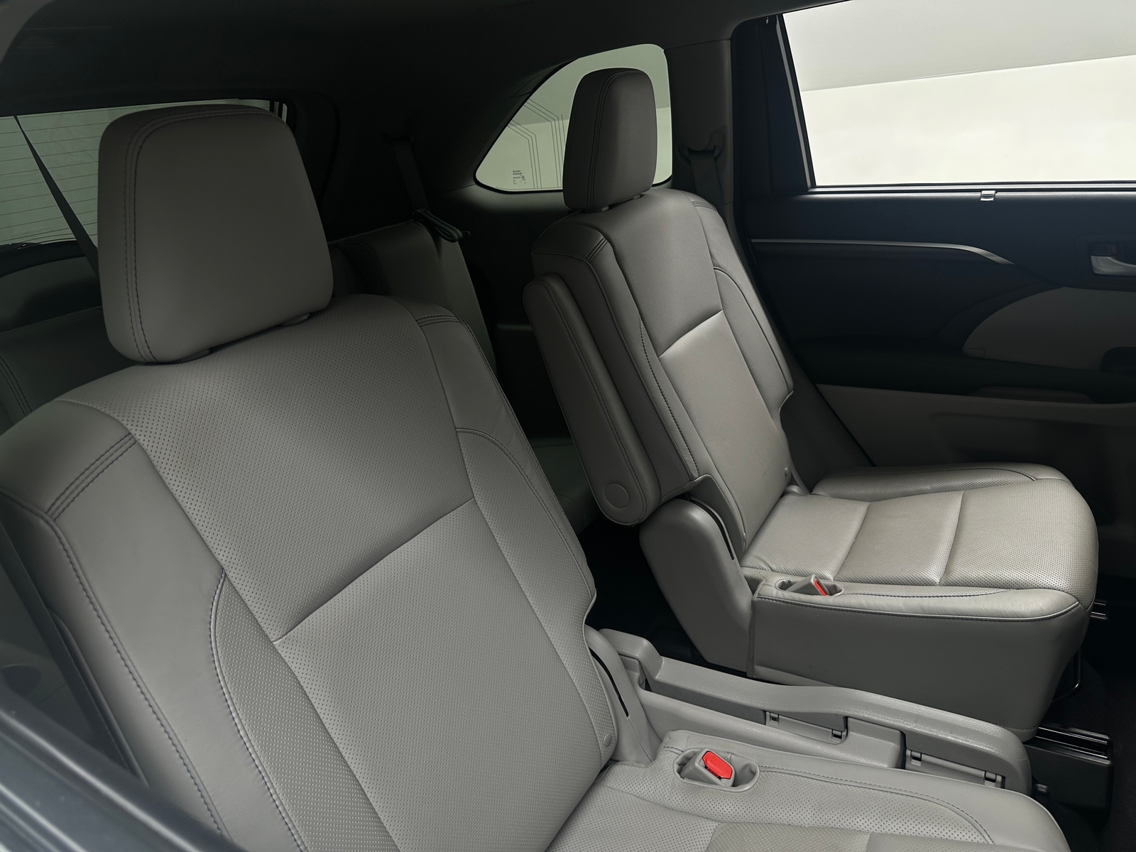 Thumbnail: 2015 Toyota Highlander - 5