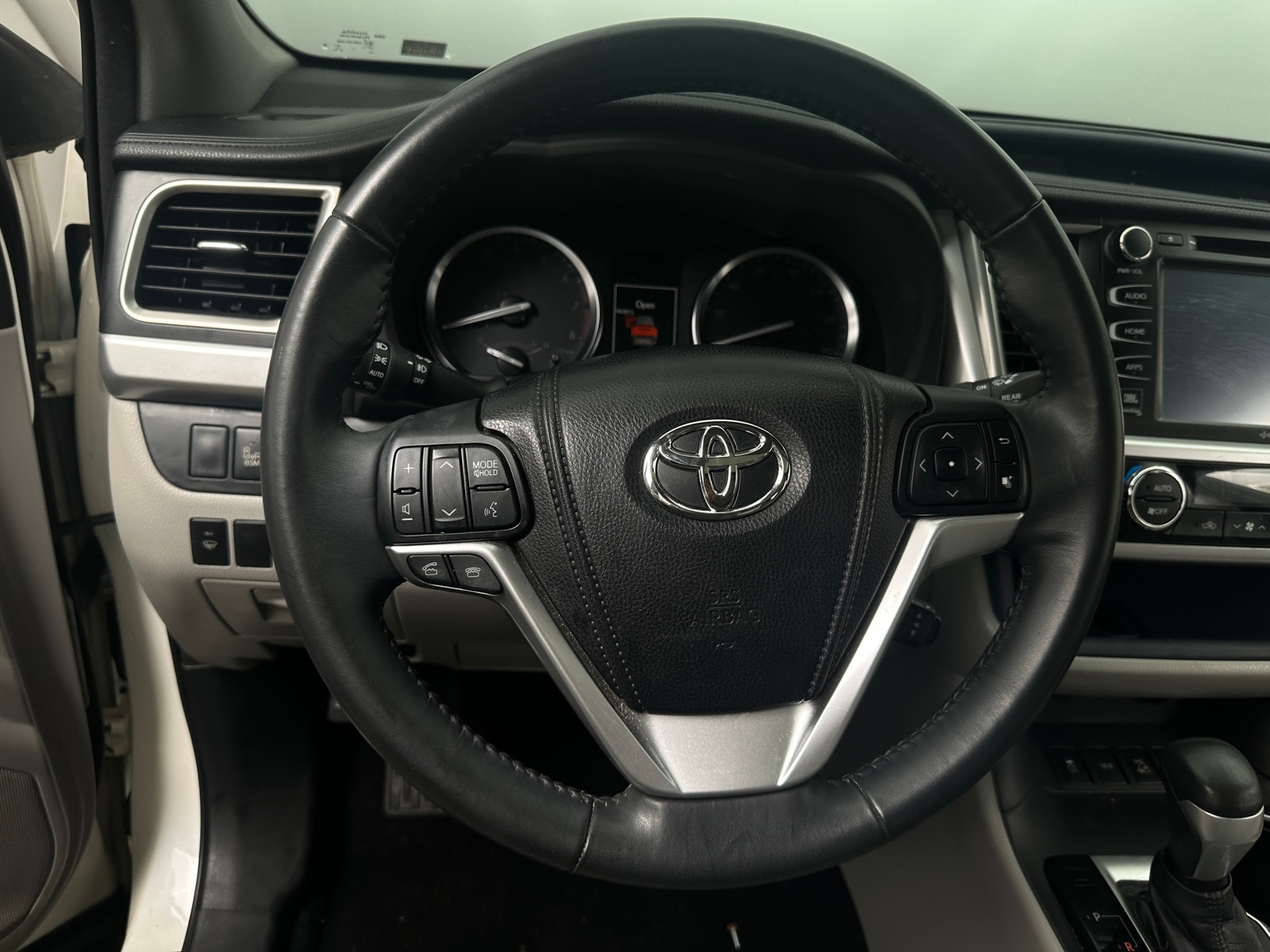 Thumbnail: 2015 Toyota Highlander - 4