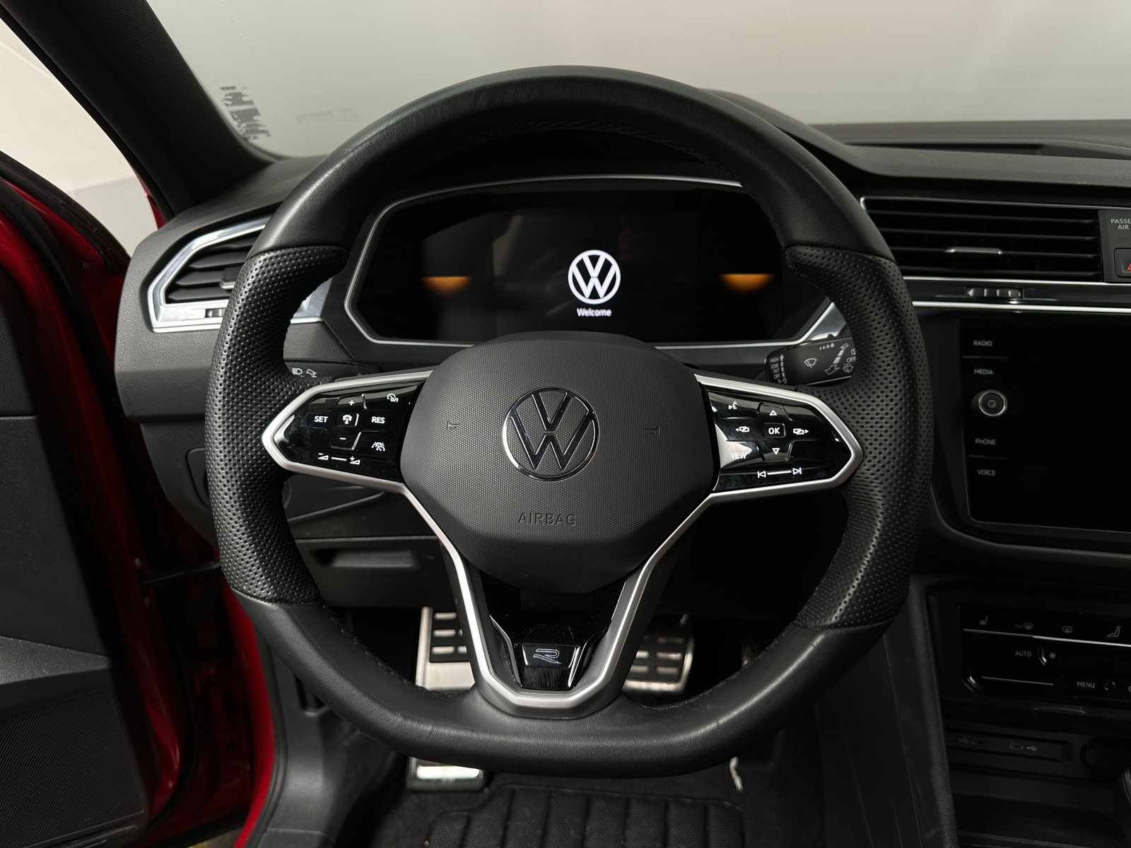 Thumbnail: 2024 Volkswagen Tiguan - 4