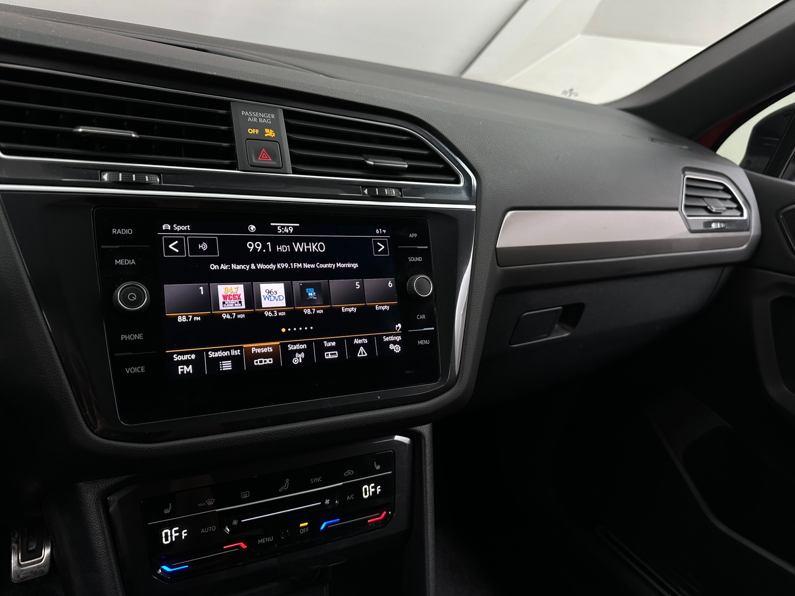 Thumbnail: 2024 Volkswagen Tiguan - 3