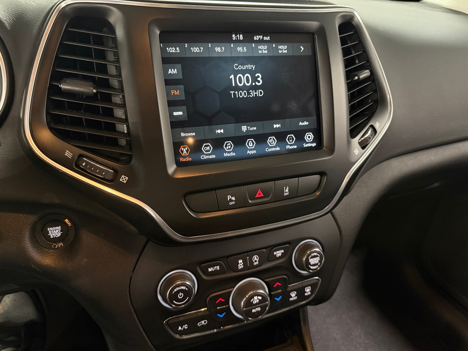 Thumbnail: 2021 Jeep Cherokee - 3