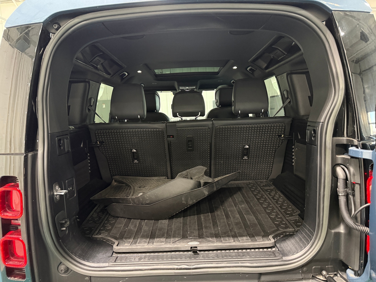 Thumbnail: 2023 Land Rover Defender - 6