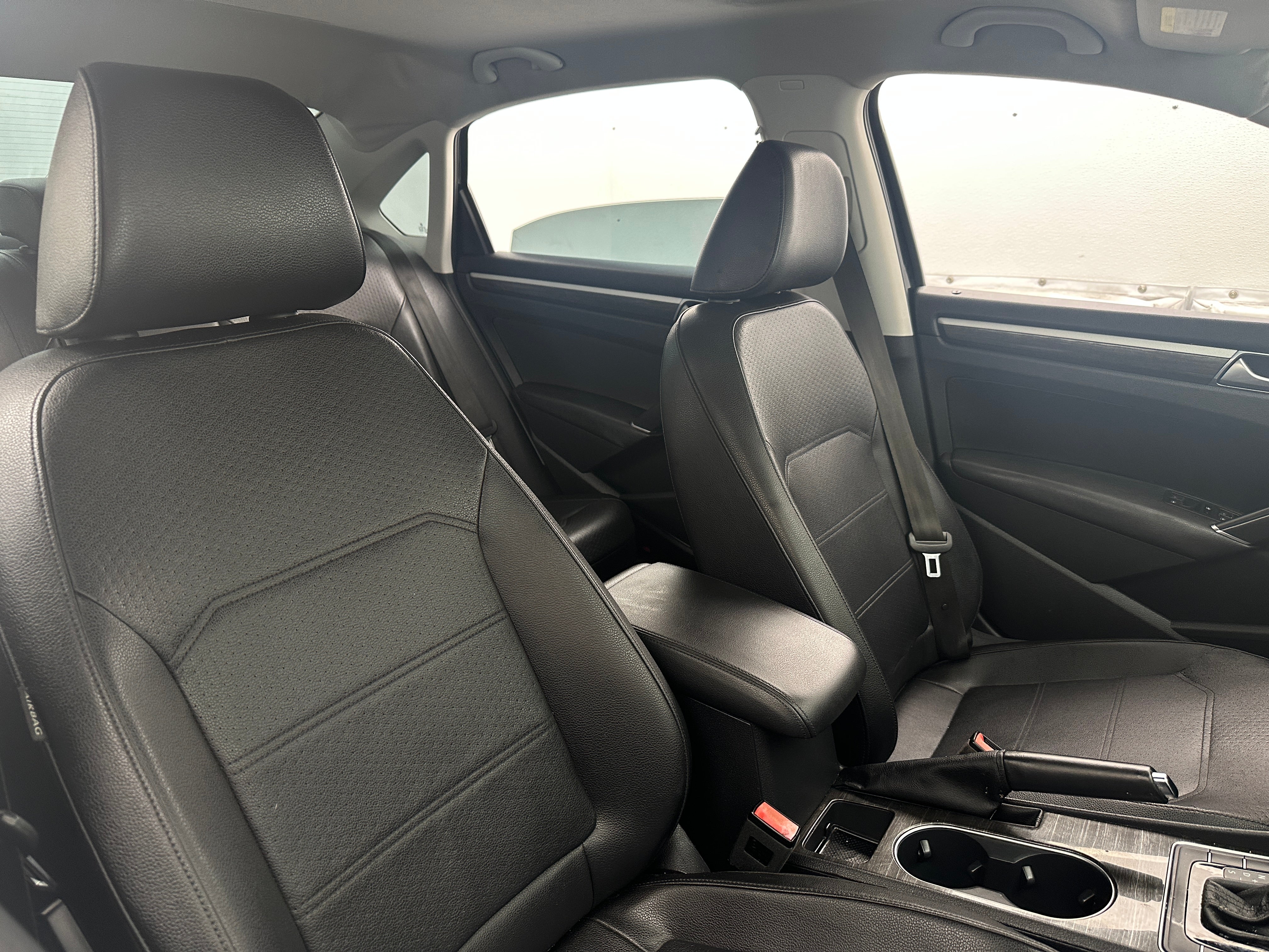 2016 Volkswagen Passat - Image 1