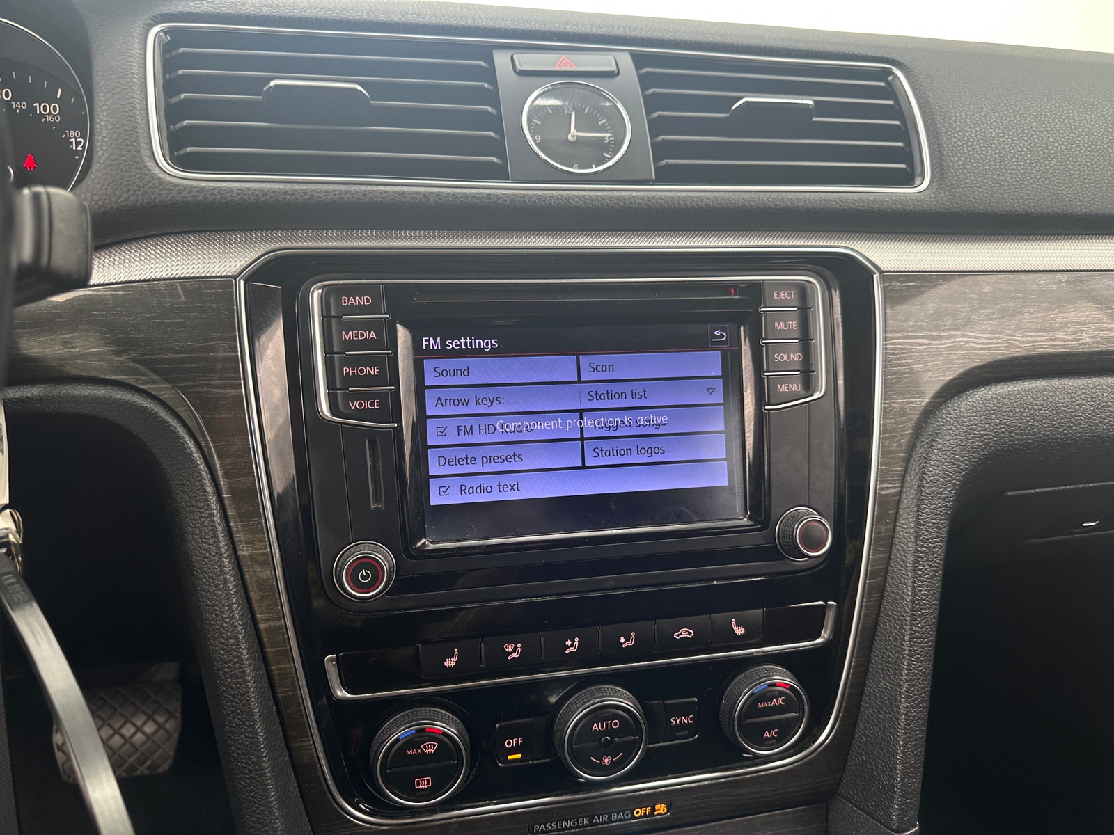 Thumbnail: 2016 Volkswagen Passat - 3