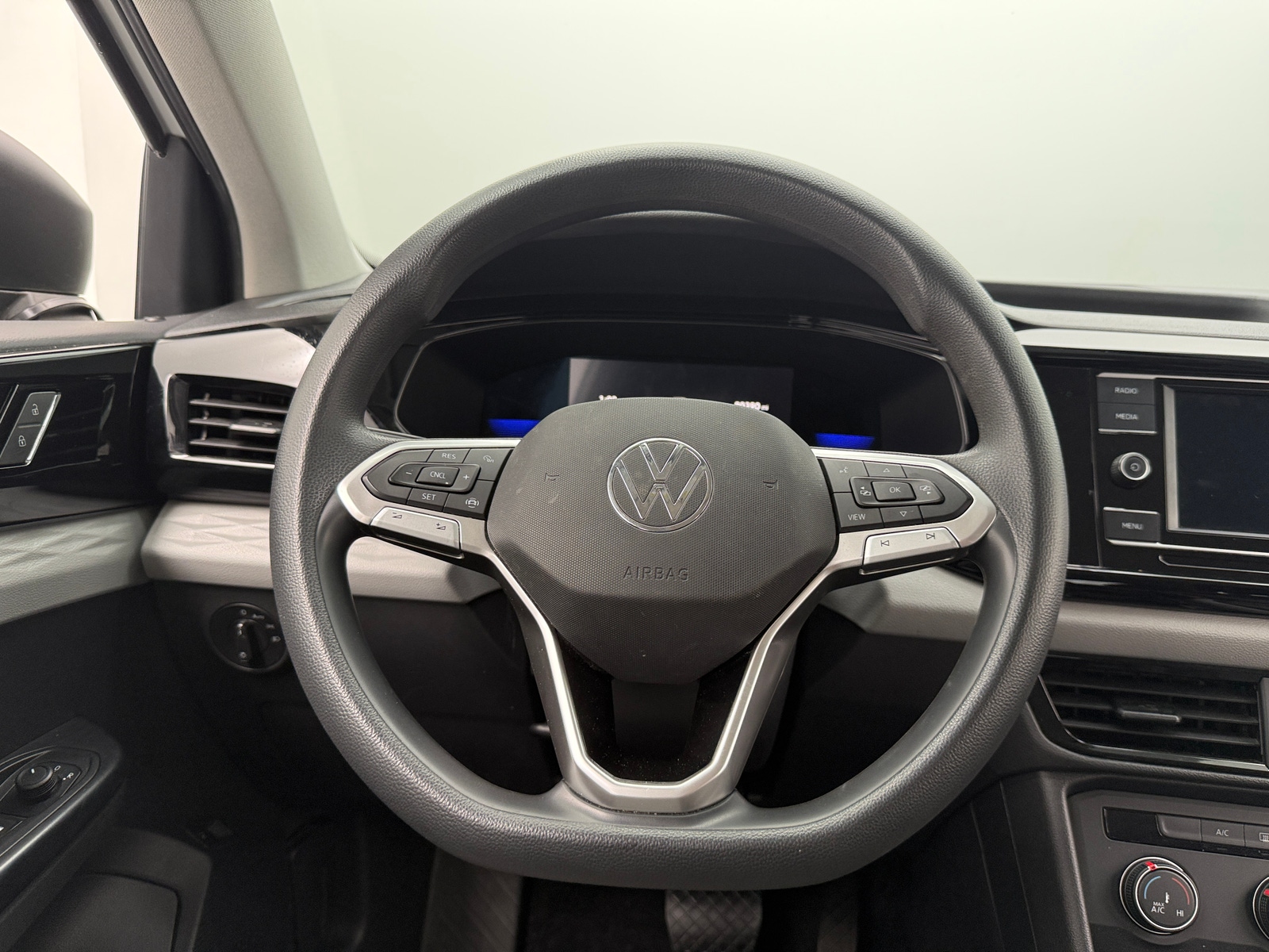 Thumbnail: 2022 Volkswagen Taos - 5