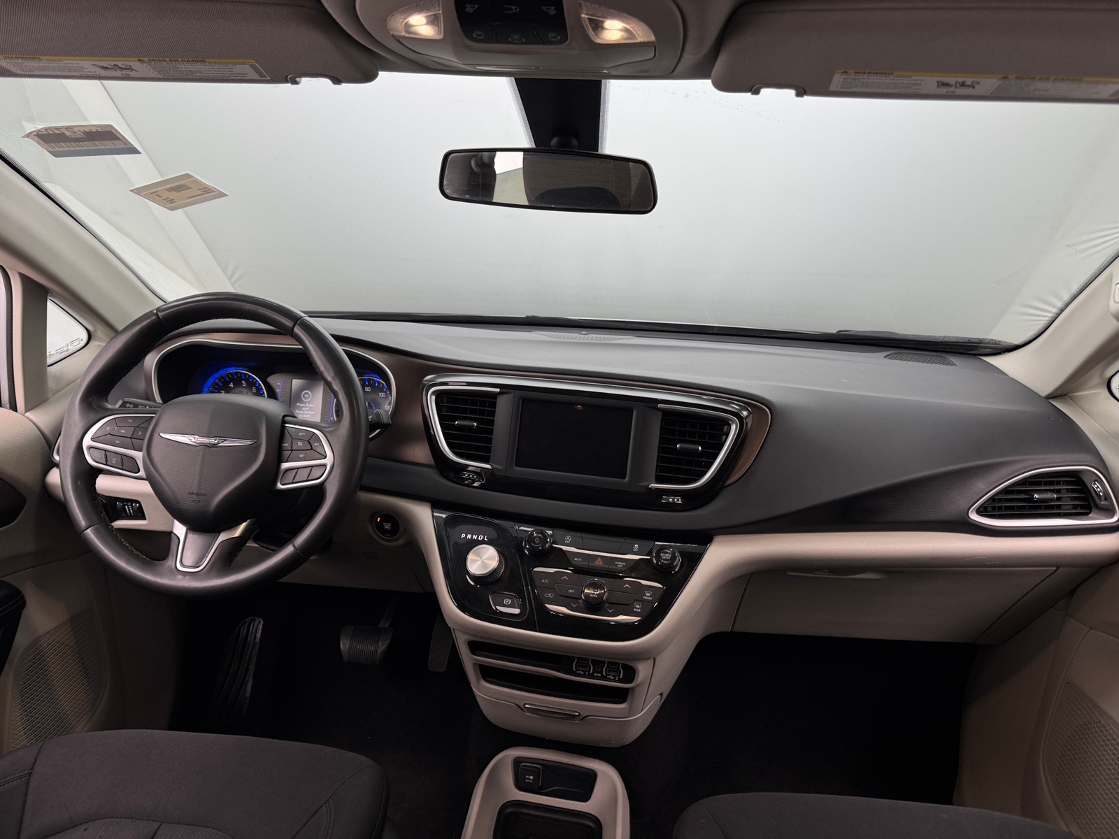 Thumbnail: 2022 Chrysler Voyager - 3