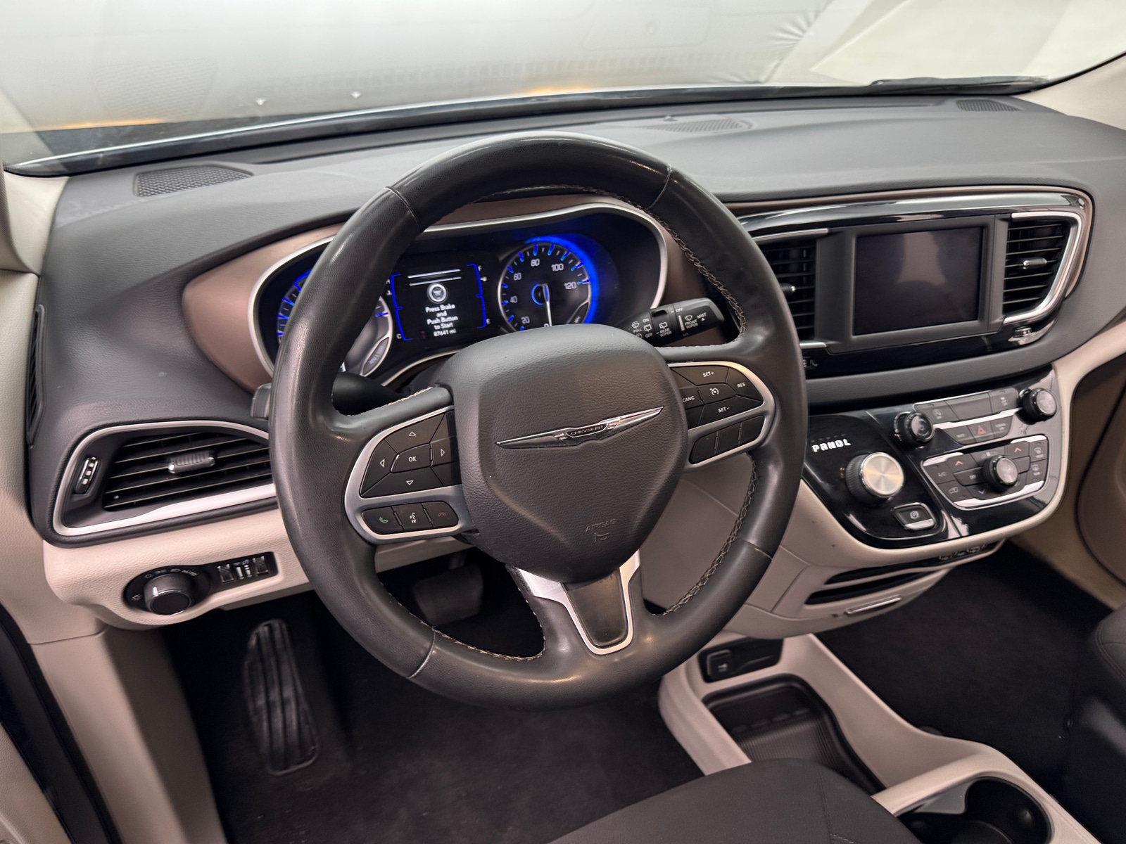 Thumbnail: 2022 Chrysler Voyager - 5