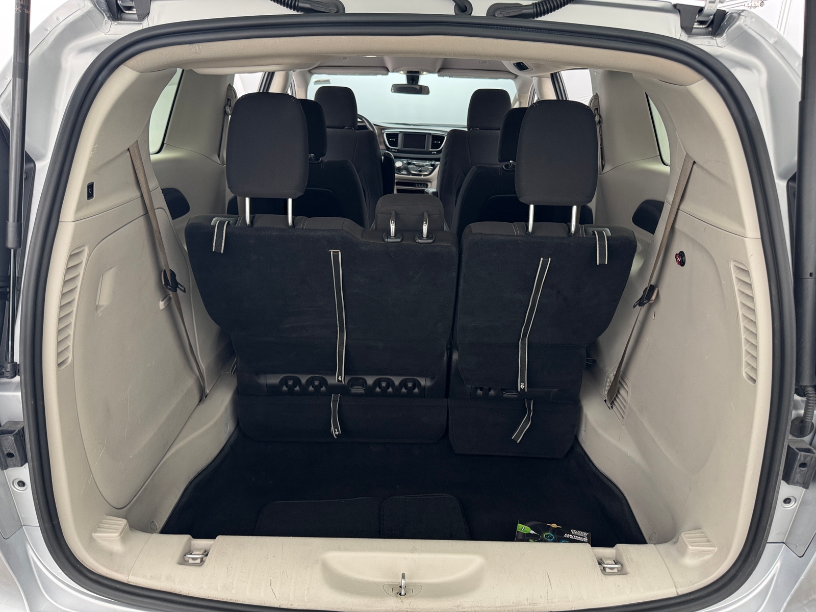 Thumbnail: 2022 Chrysler Voyager - 7