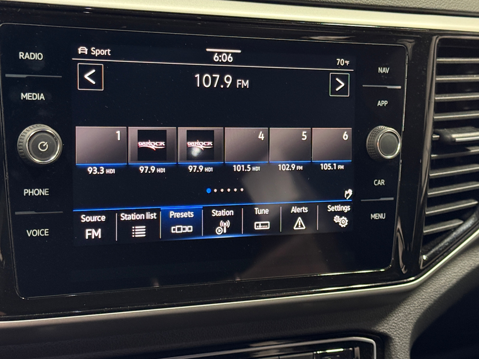 Thumbnail: 2023 Volkswagen Atlas - 3