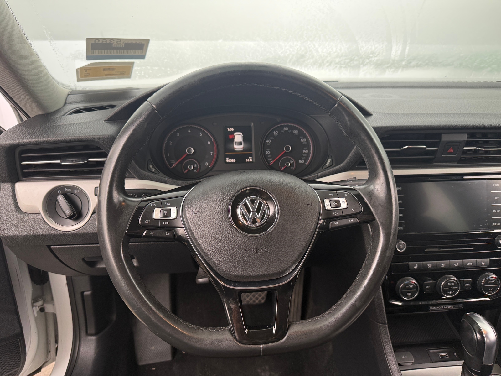 Thumbnail: 2022 Volkswagen Passat - 4