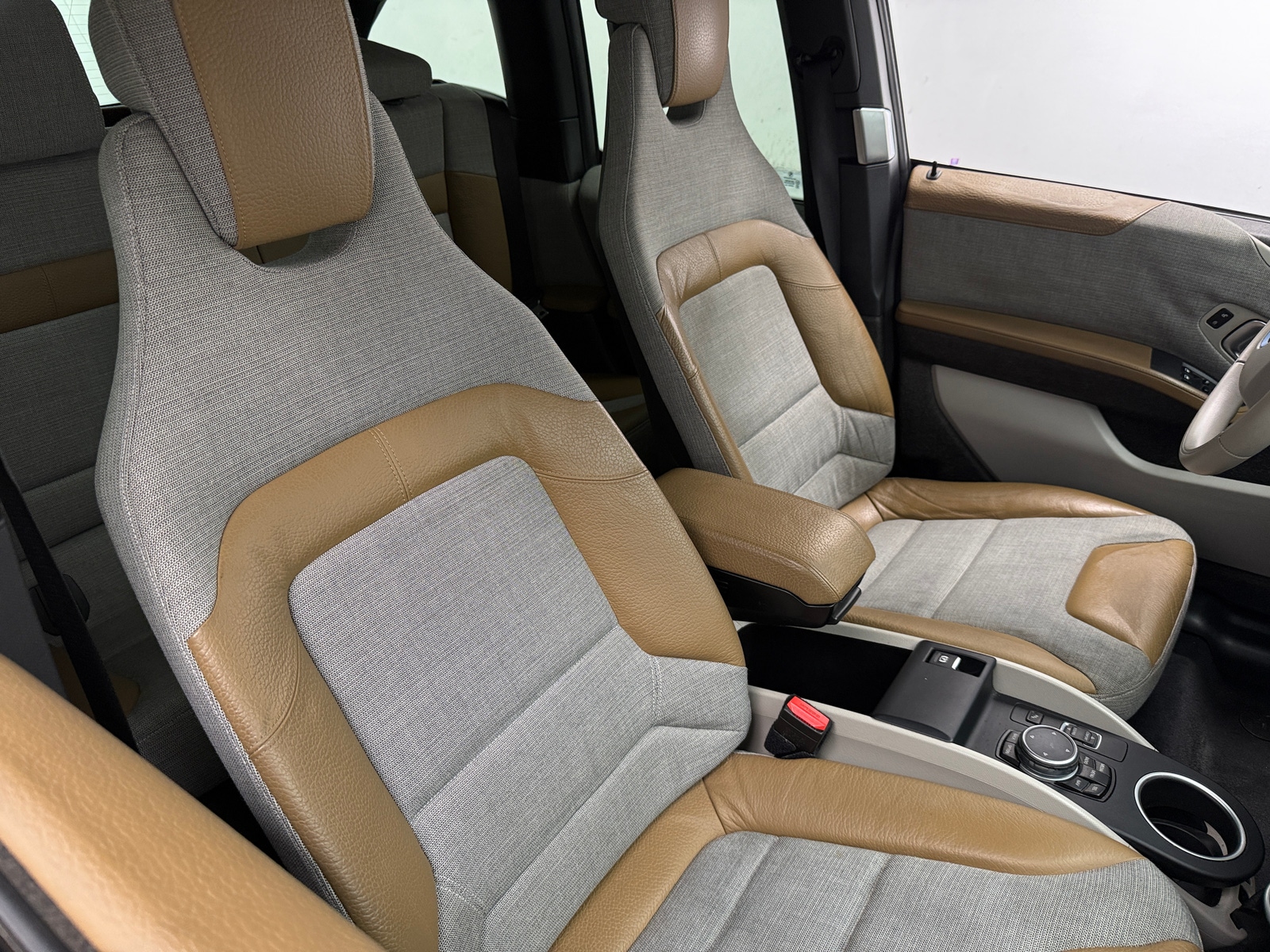 Thumbnail: 2016 BMW i3 - 2