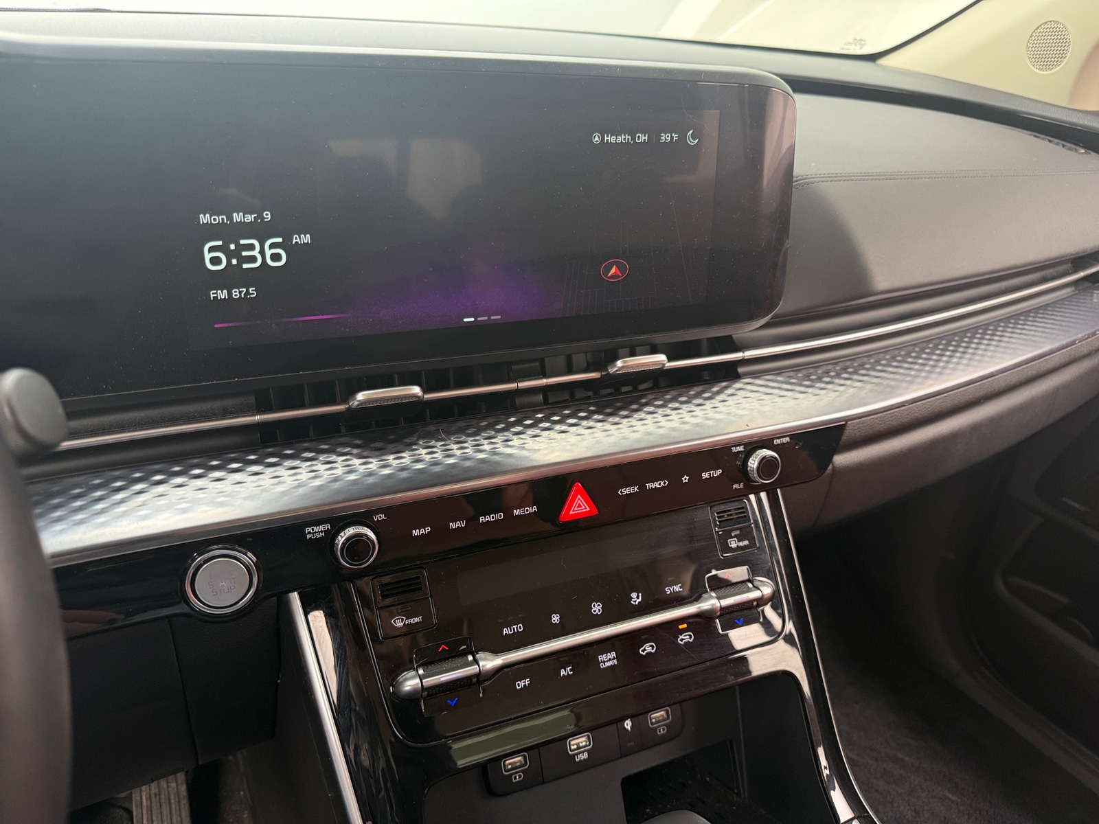 Thumbnail: 2024 Kia Carnival - 3