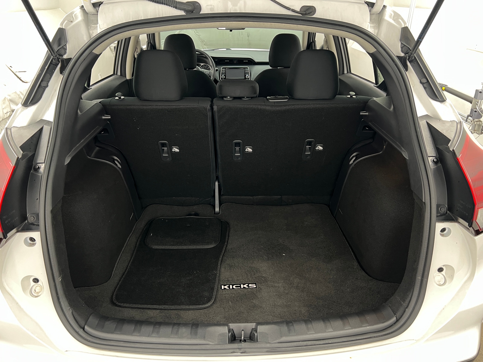 Thumbnail: 2024 Nissan Kicks - 7