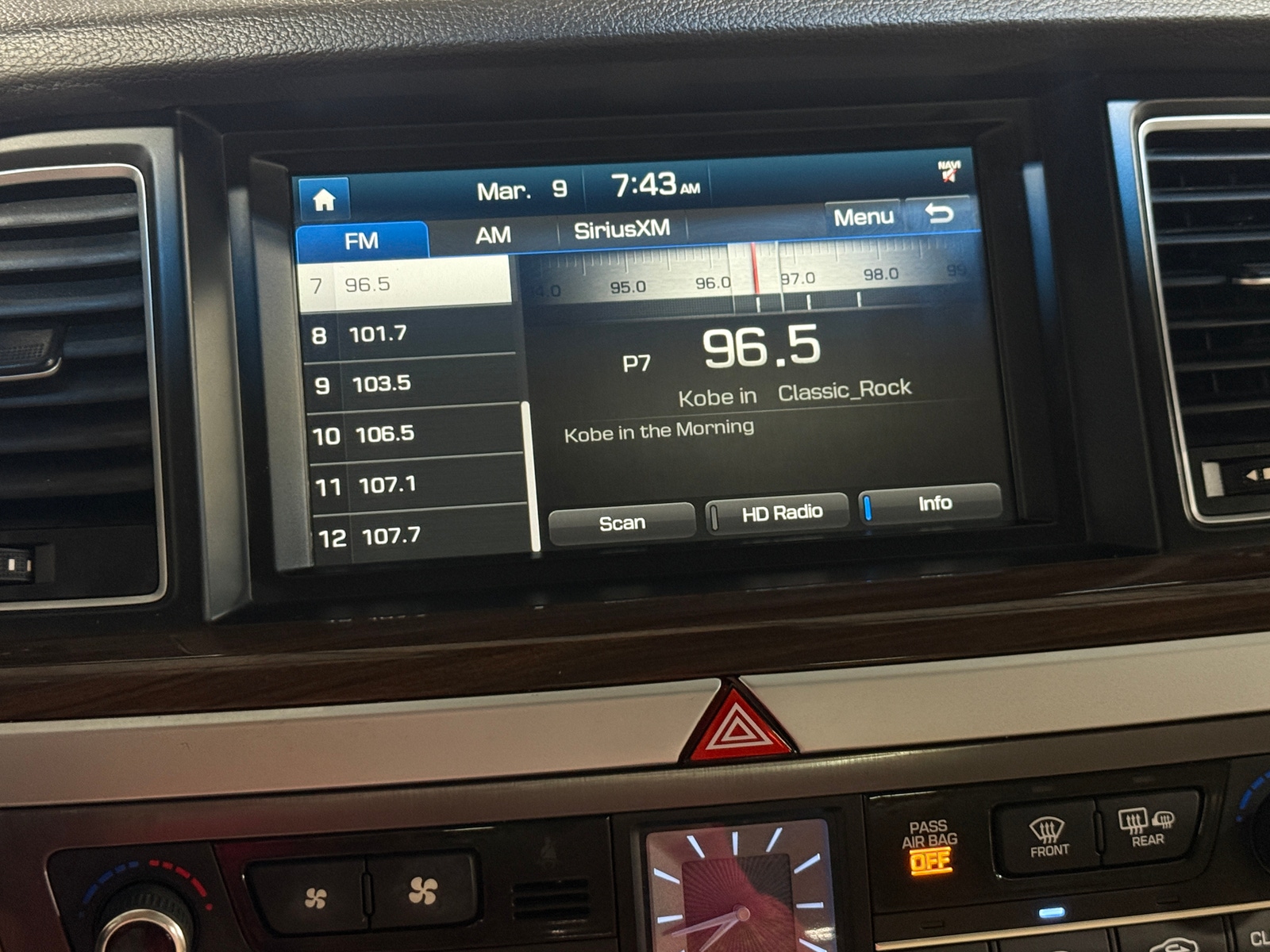 Thumbnail: 2017 Genesis G80 - 3