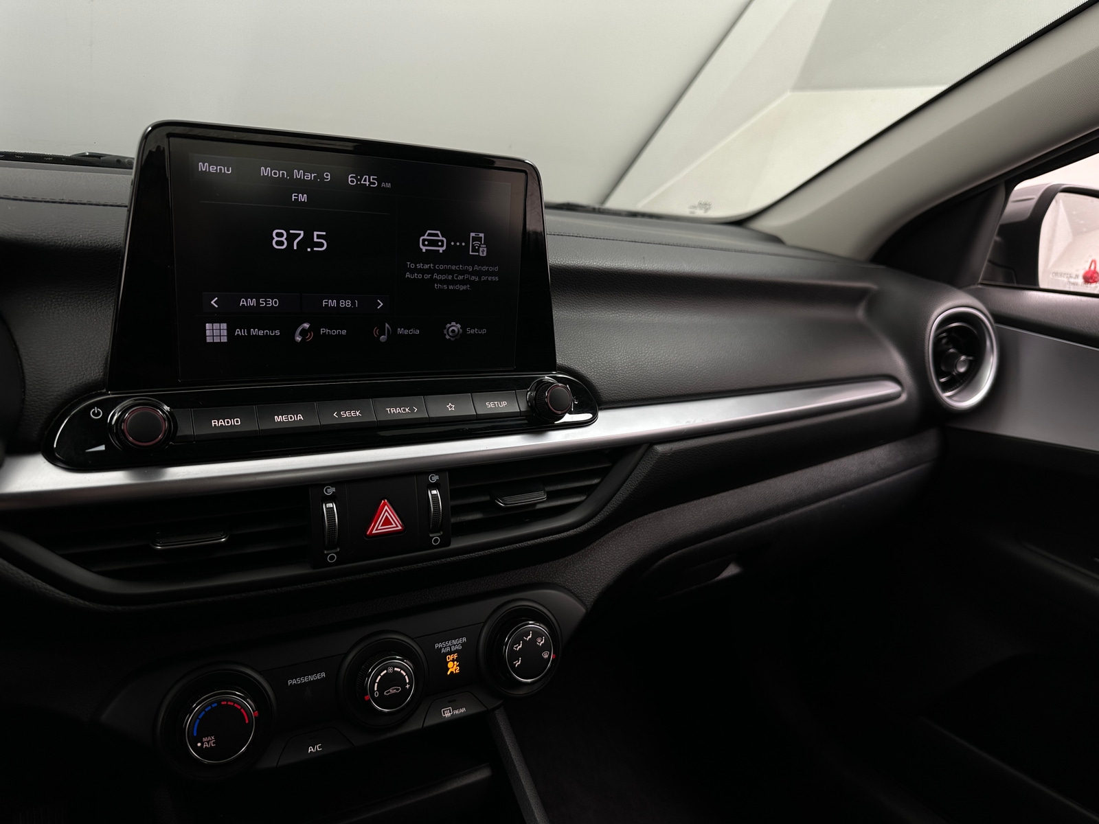 Thumbnail: 2024 Kia Forte - 4